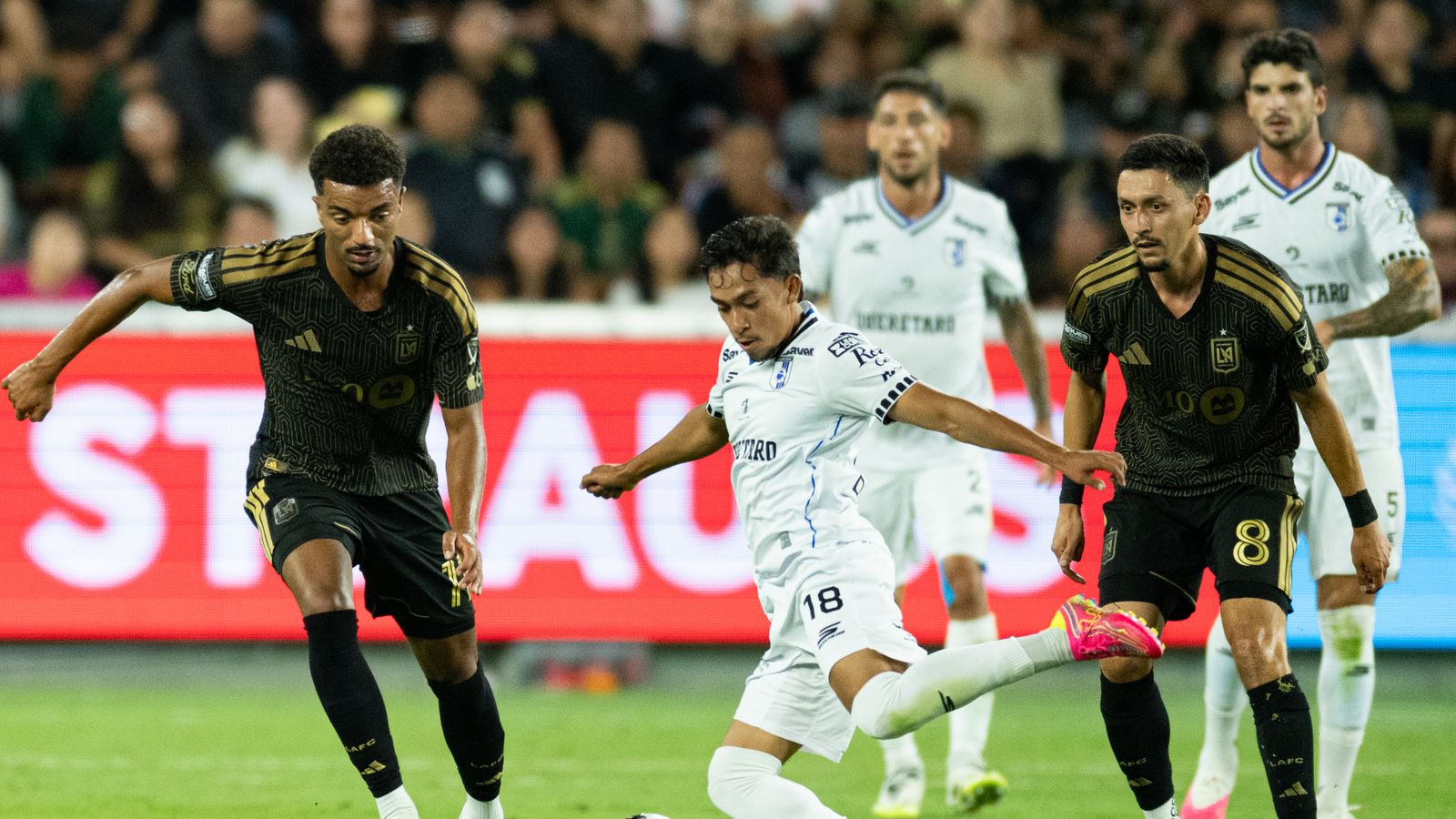 Erik Dueñas clears the ball in a tense moment of the match
