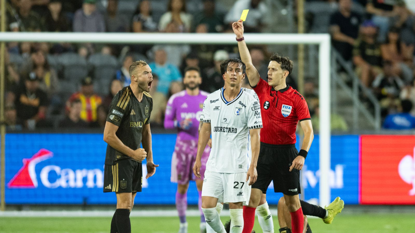 Referee issues a yellow card to Daniel Parra of Queretaro