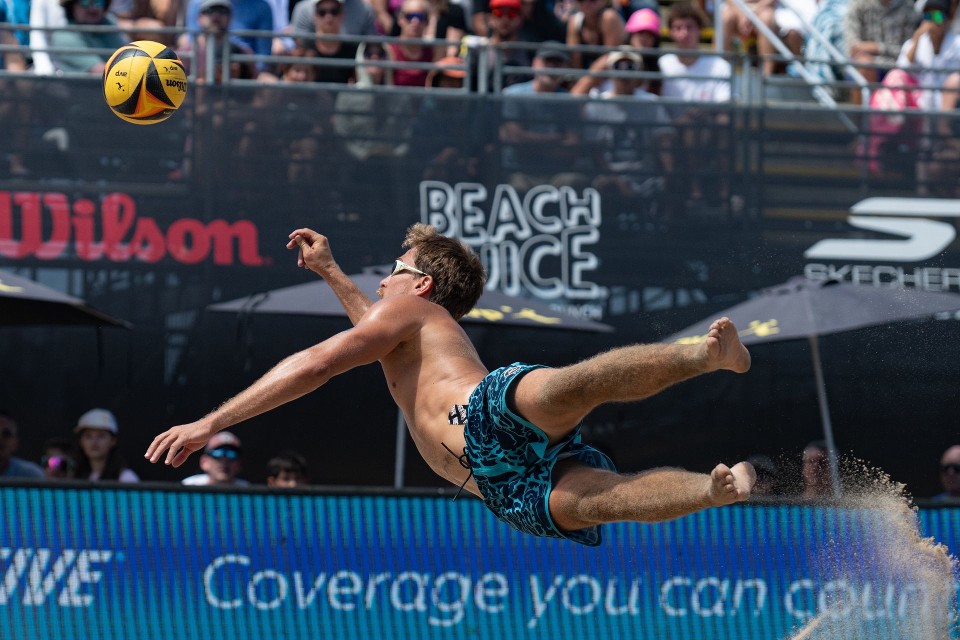 Taylor Crabb's impressive dive during the Manhattan Beach Open
