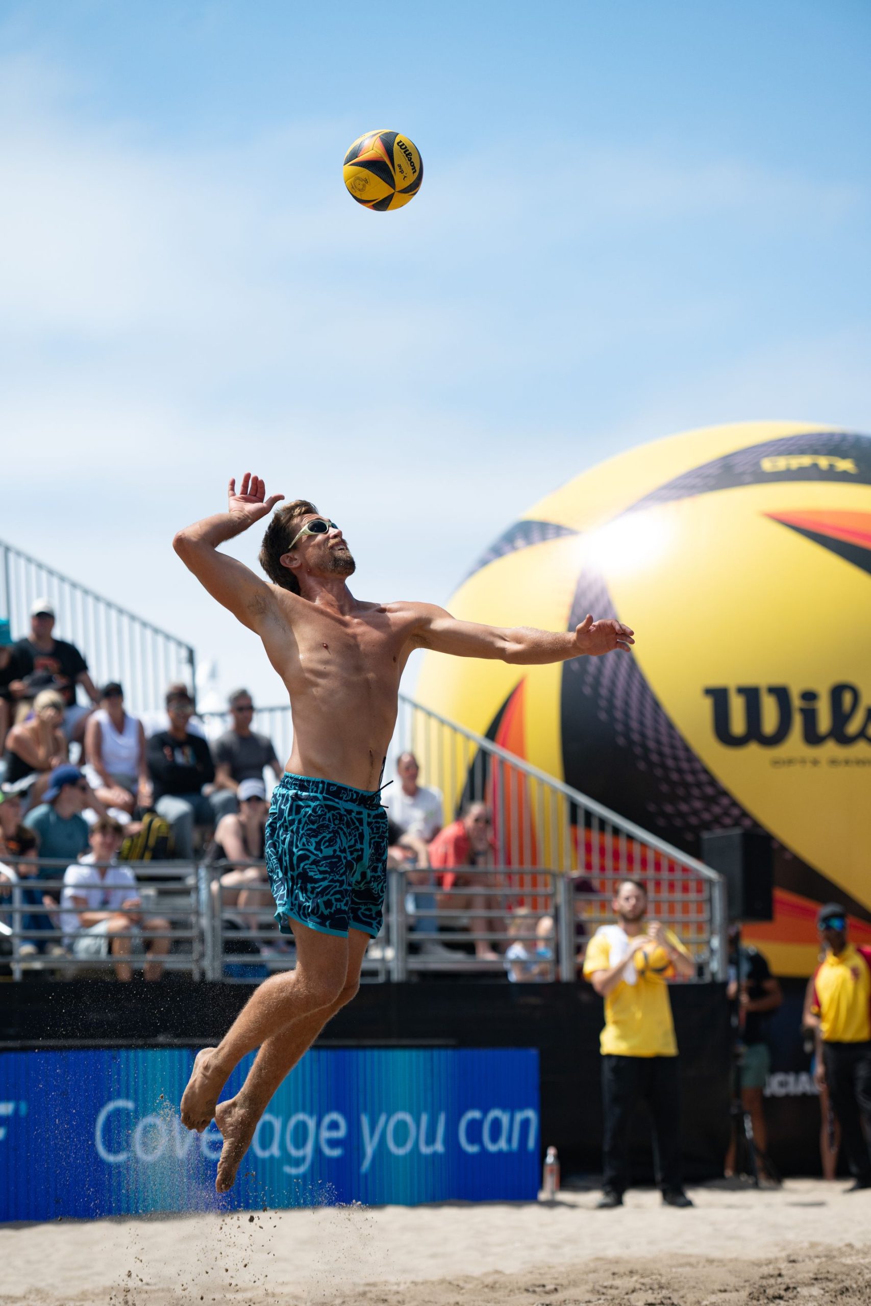 Paul Lotman serving during the Manhattan Beach Open