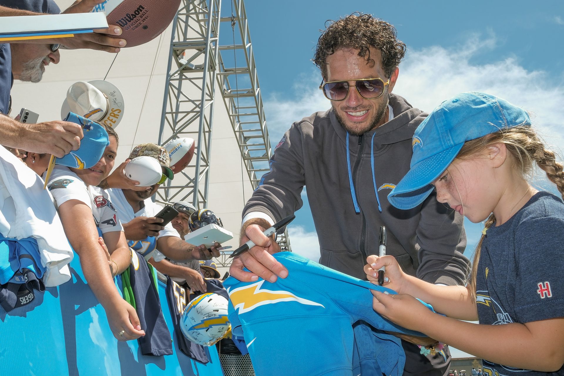 Mike McDaniels signs autographs at joint training camp