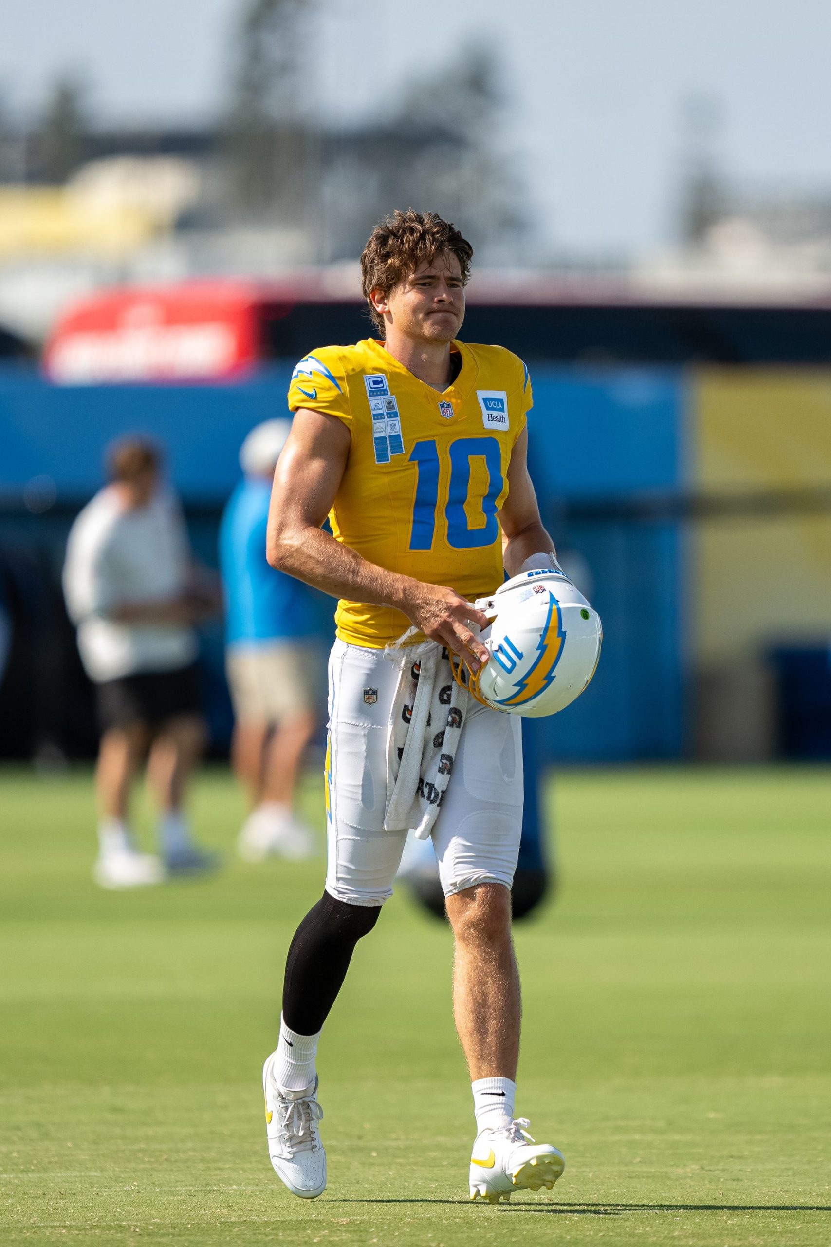 Justin Herbert warming up at Chargers-49ers joint practice