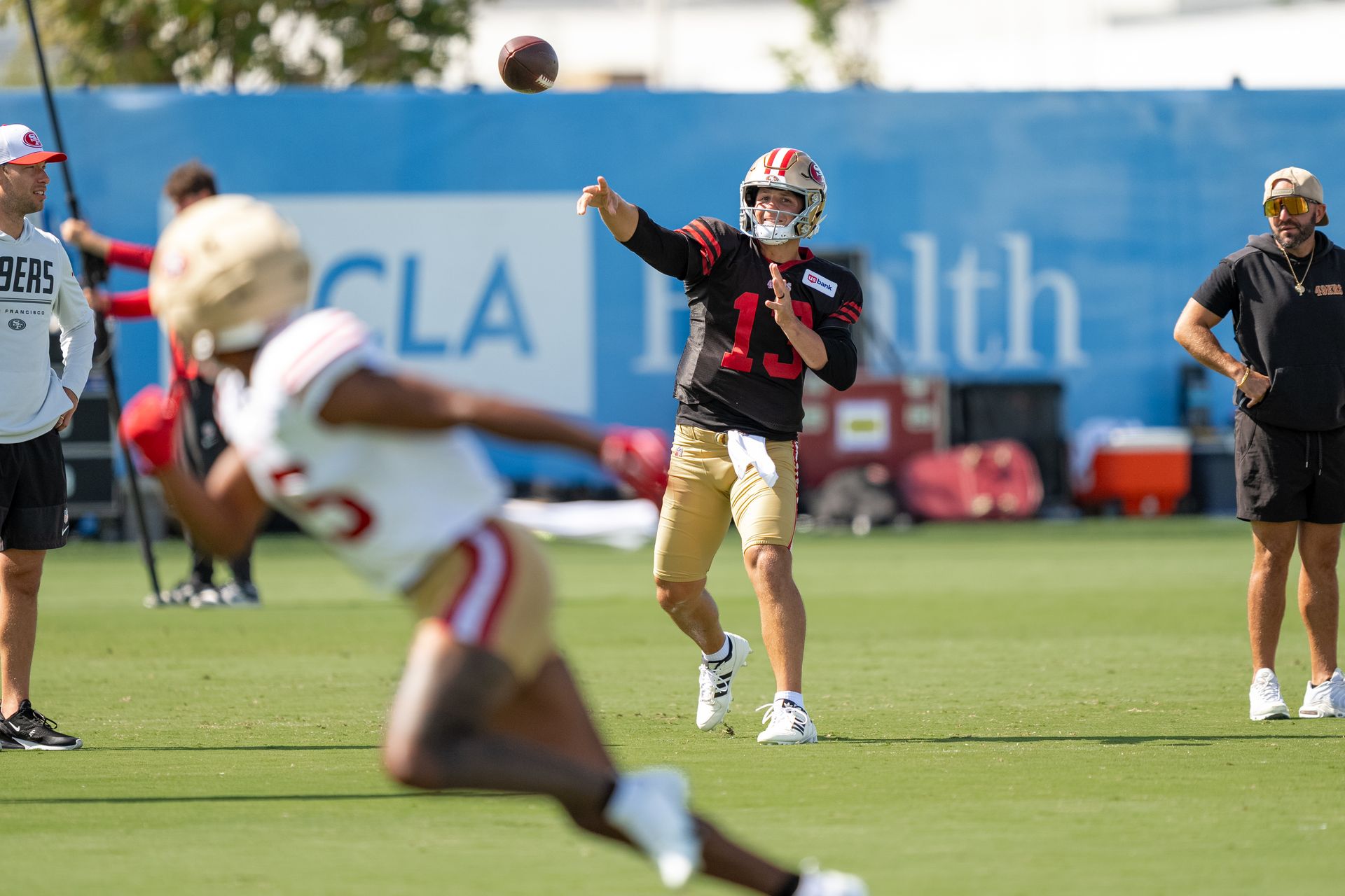 Brock Purdy passes to Mike Evans at joint training camp
