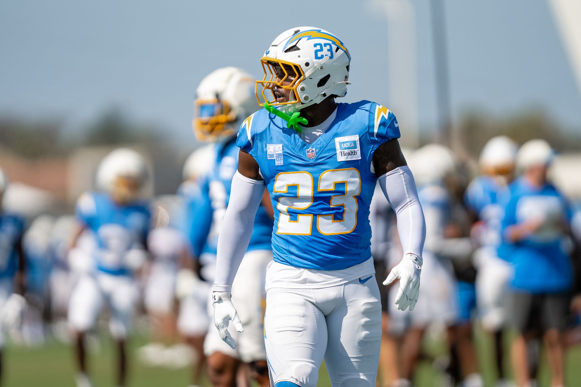 Tony Jefferson communicates with Chargers defense