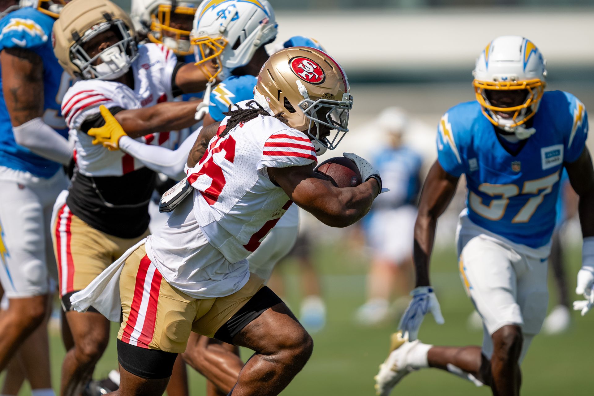 Kaelon Black rushes into Chargers secondary