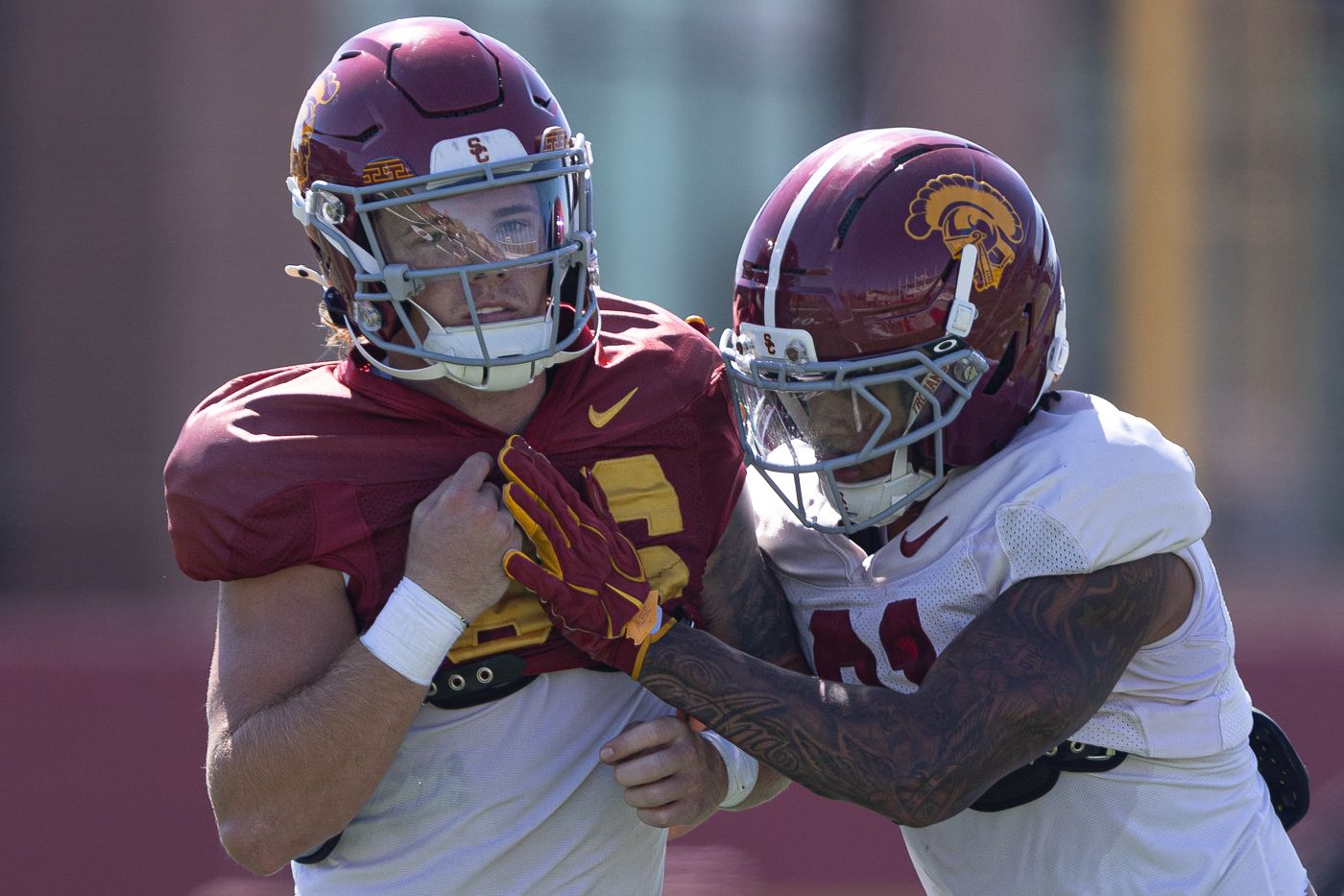 Degner vs Sermons in one-on-one drill at USC practice