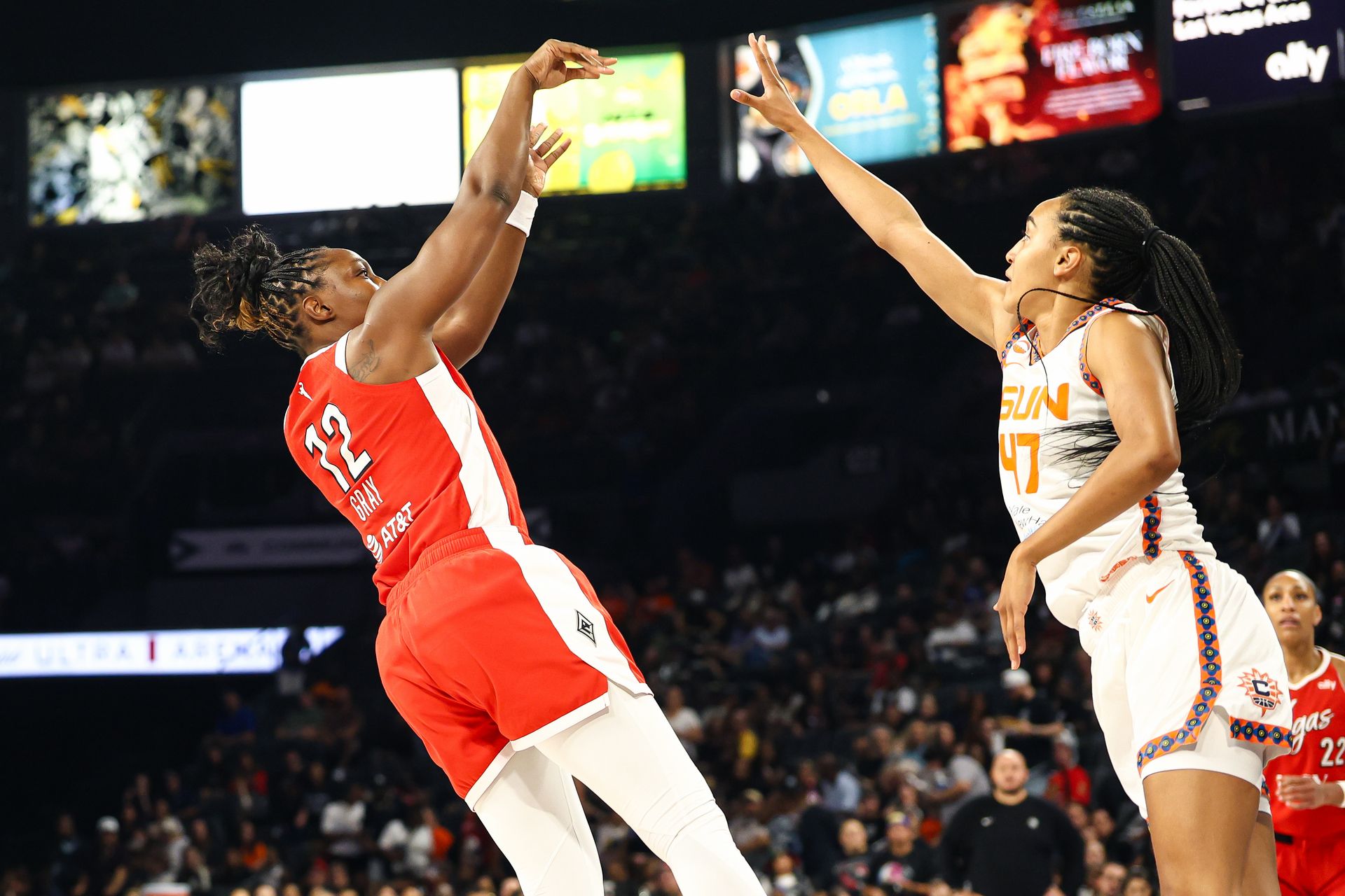 Chelsea Gray scores under pressure from Leila Lacan