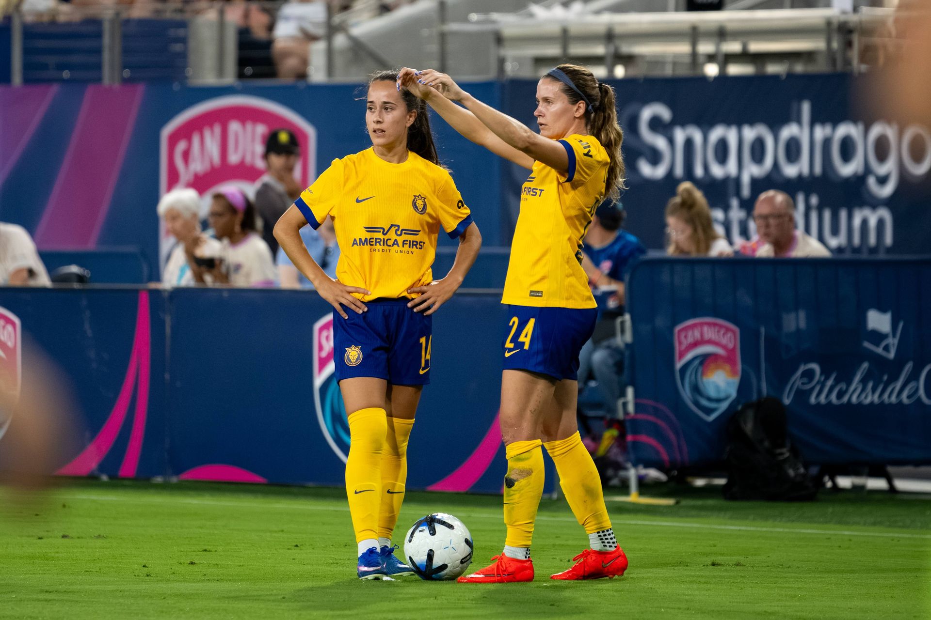 Rábano and Lacasse prepare for a free kick in NWSL action.