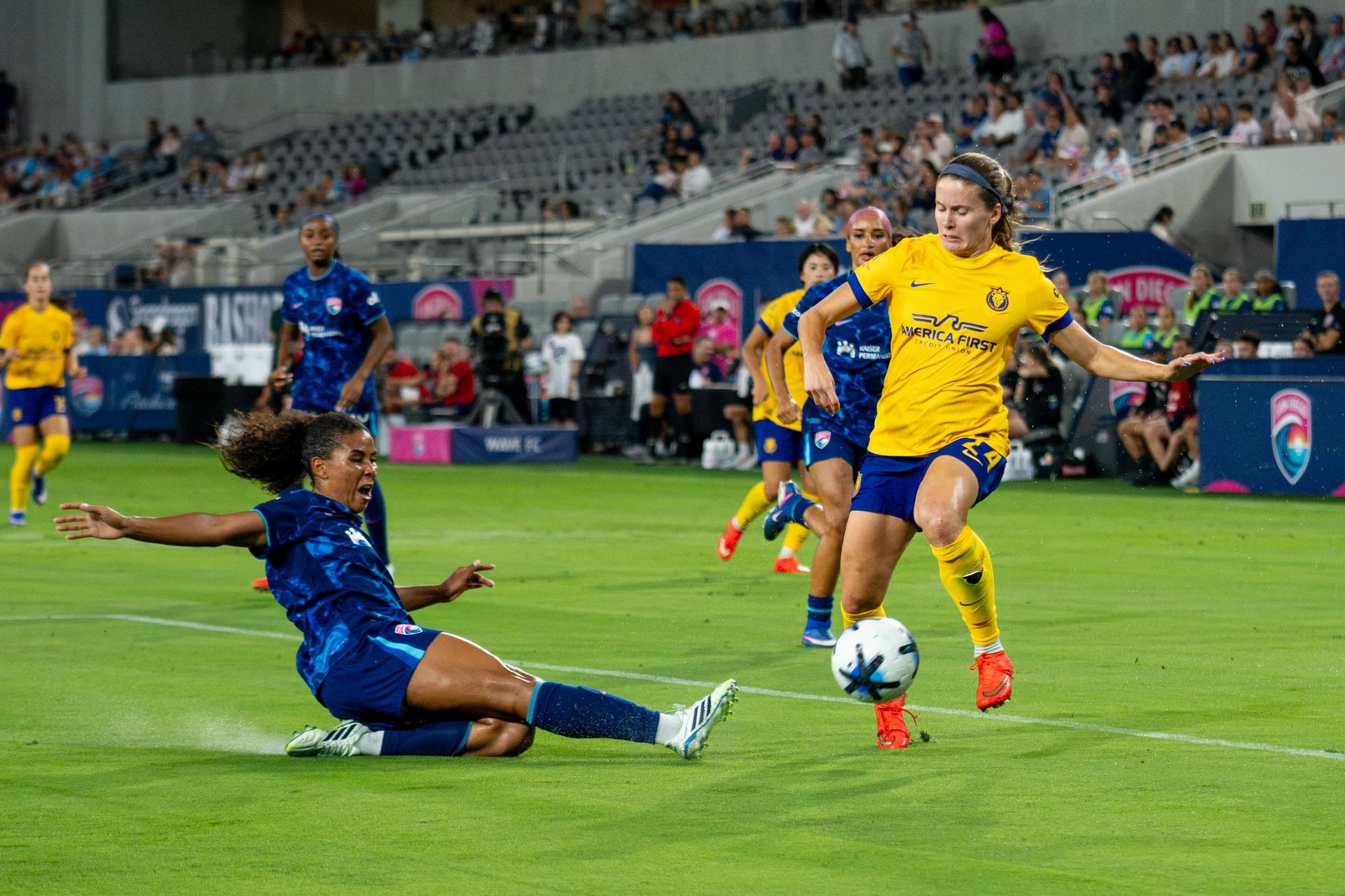 Kennedy Wesley's defensive slide against Cloé Lacasse in NWSL game.