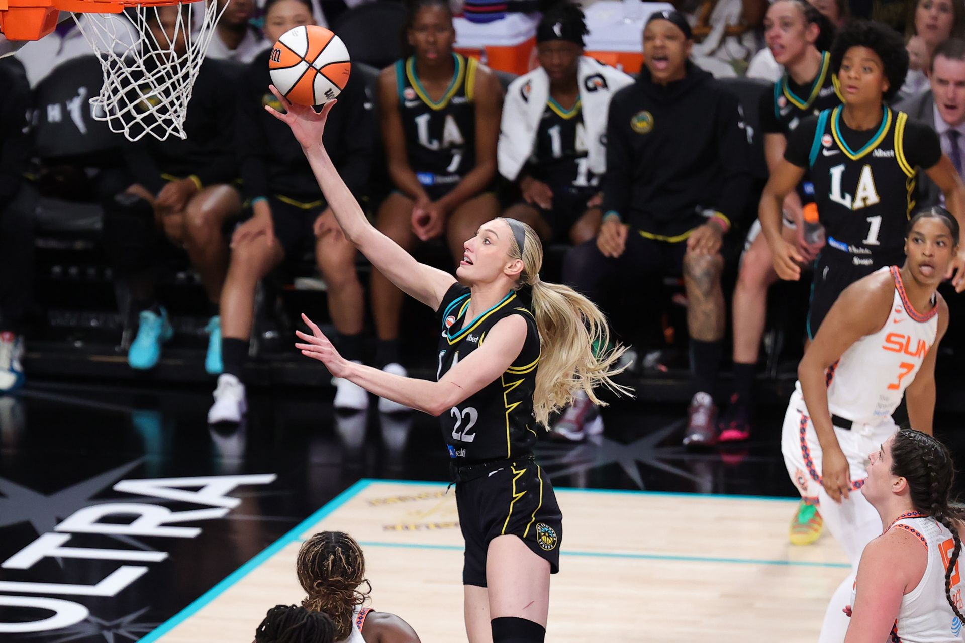 Cameron Brinks makes a layup in a close WNBA game