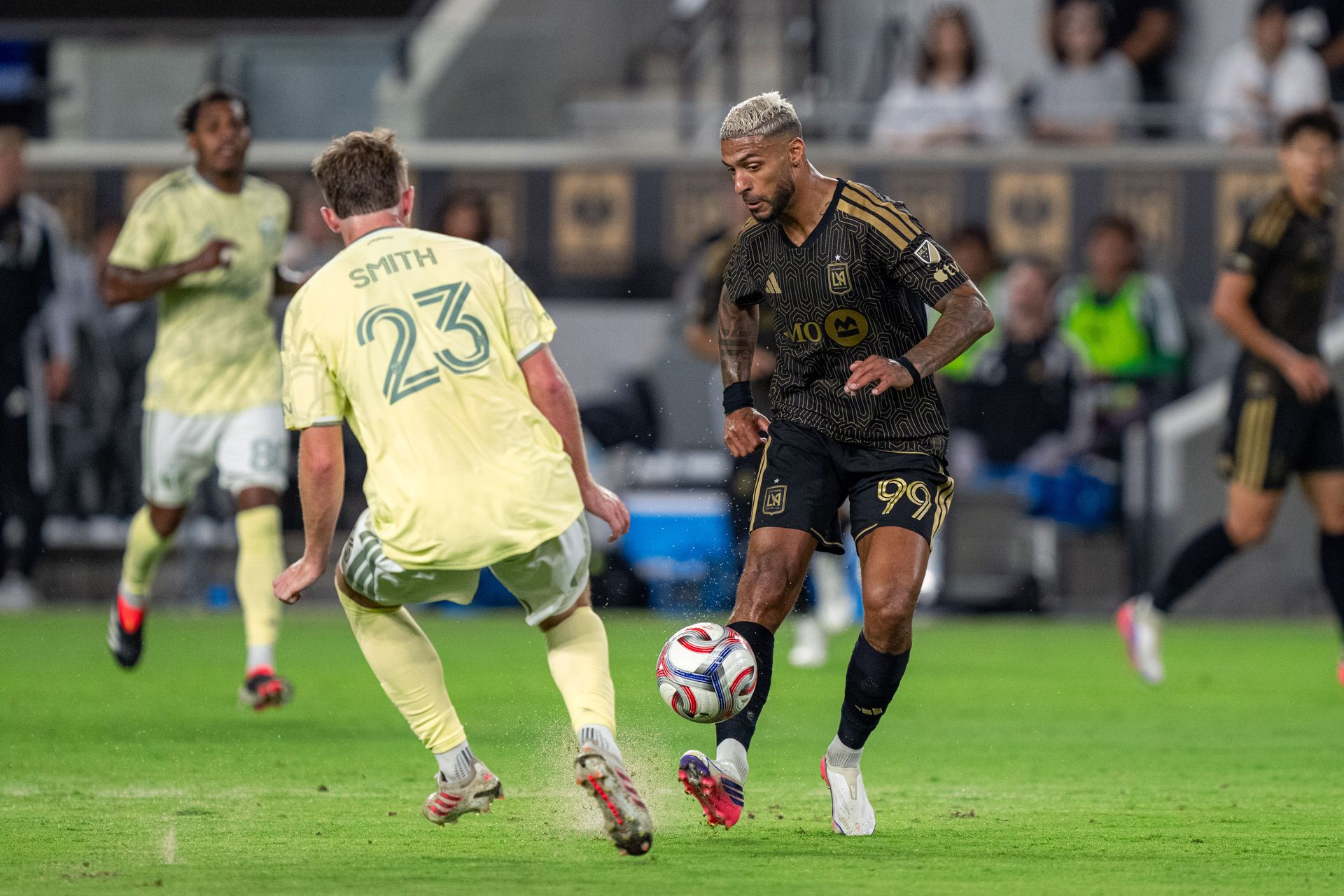 Denis Bouanga passes to a teammate in MLS game