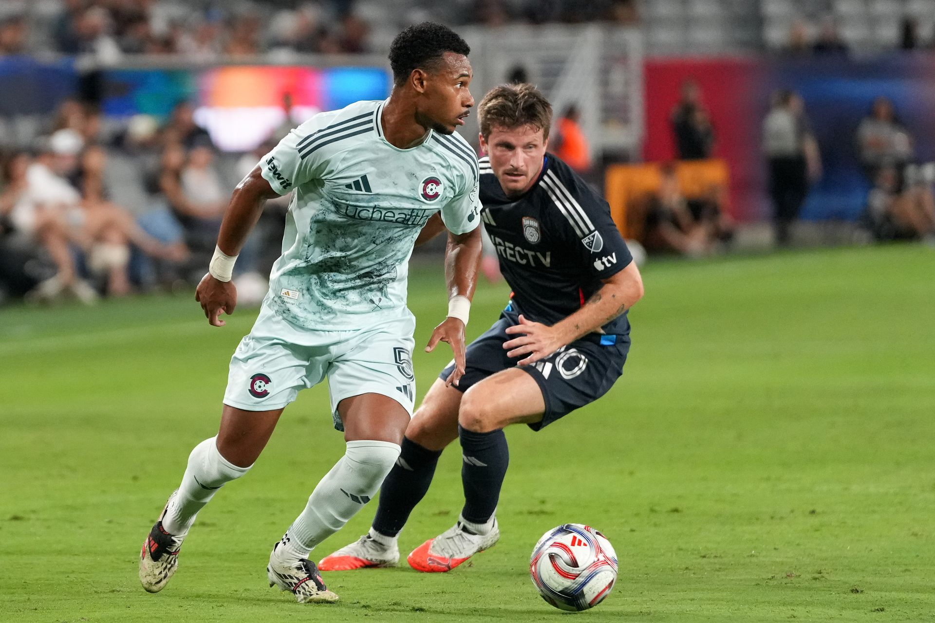 Loic Williams controls the ball against San Diego FC