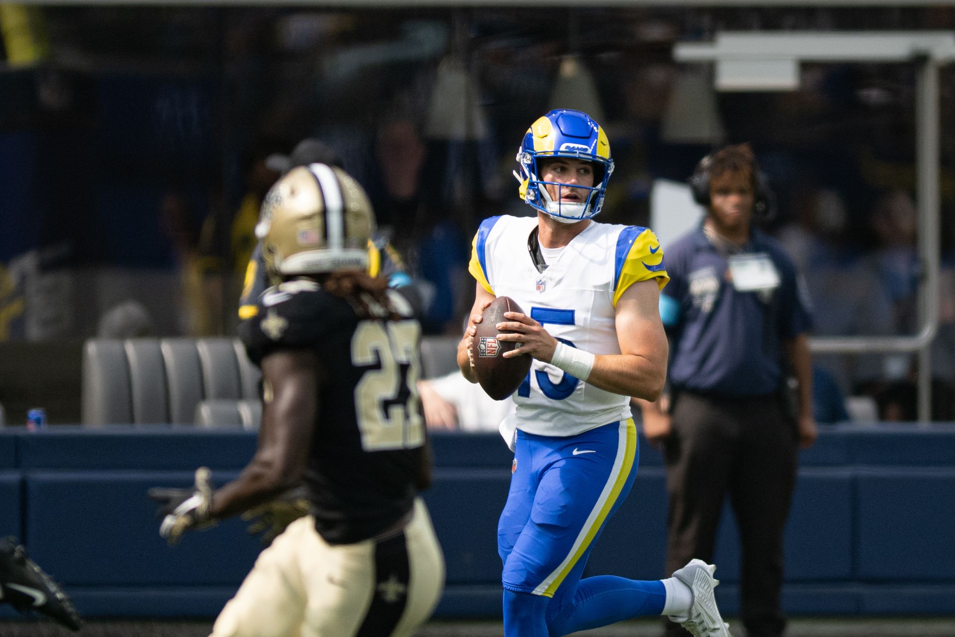Rams QB Ty Simpson aims a pass in preseason game against Saints