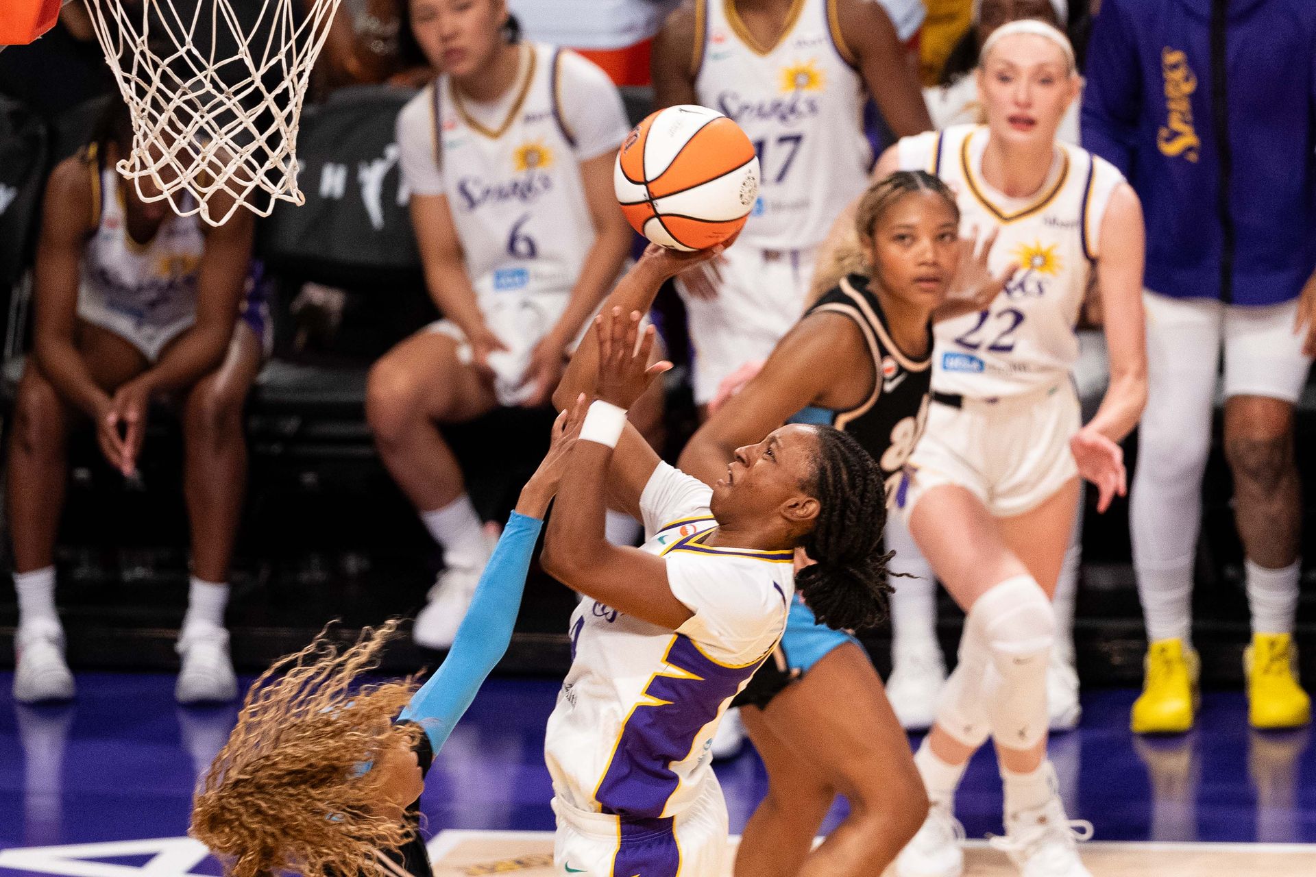 Tonie Morgan shoots in WNBA game vs Atlanta Dream