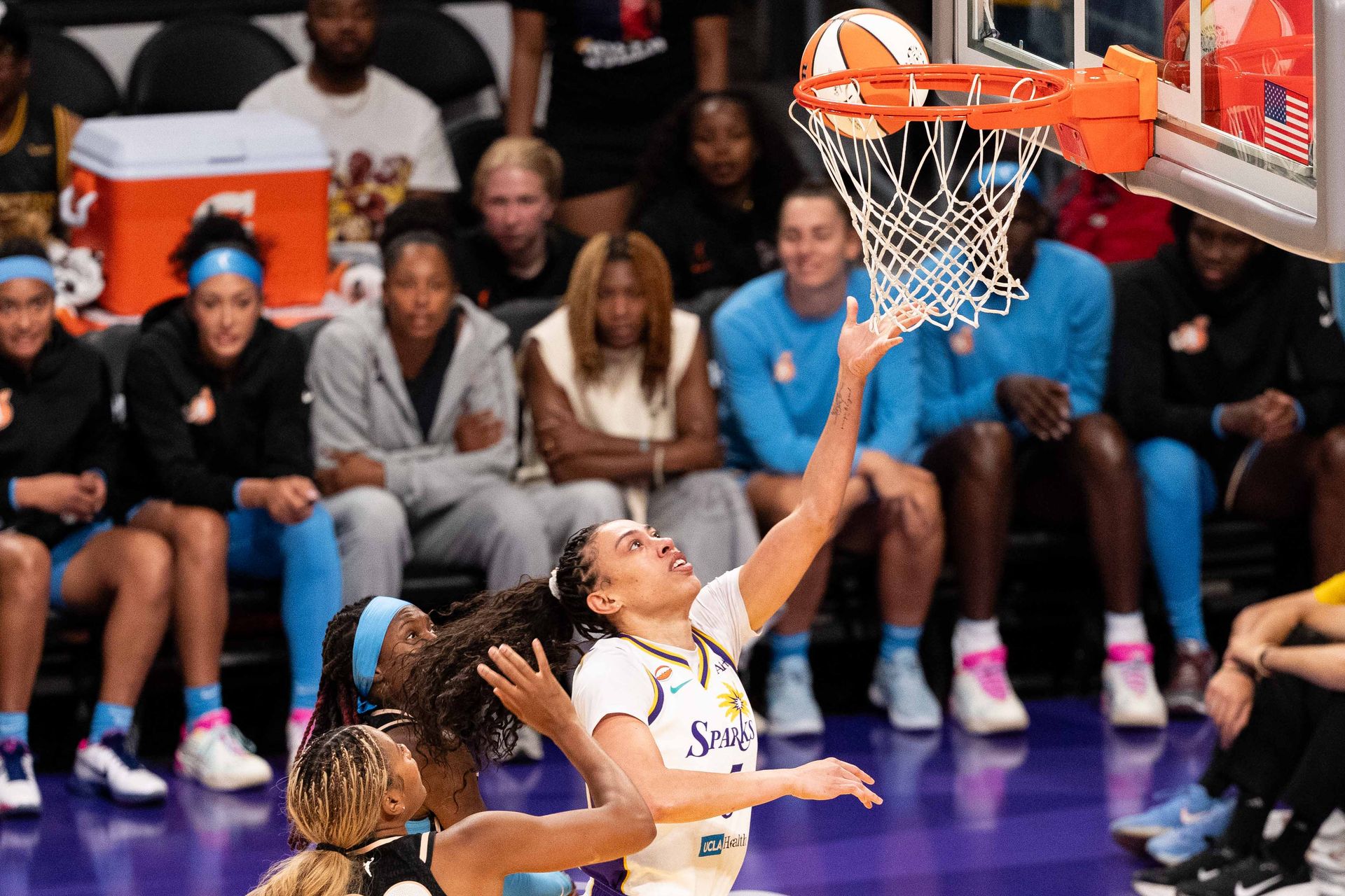 Dearica Hamby drives to the basket vs Atlanta Dream