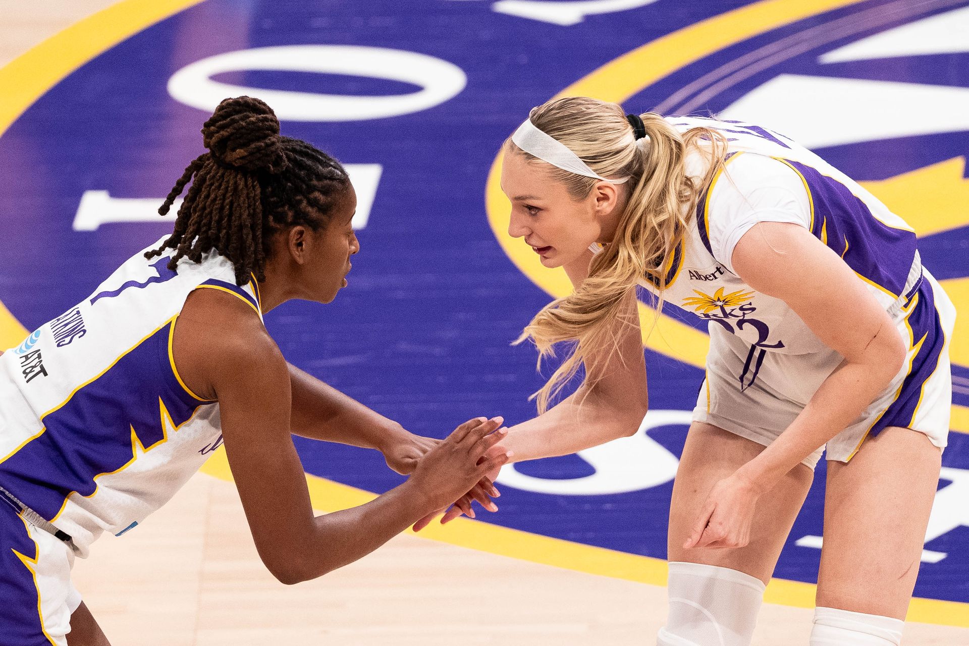 Cameron Brink hypes up teammate in WNBA game