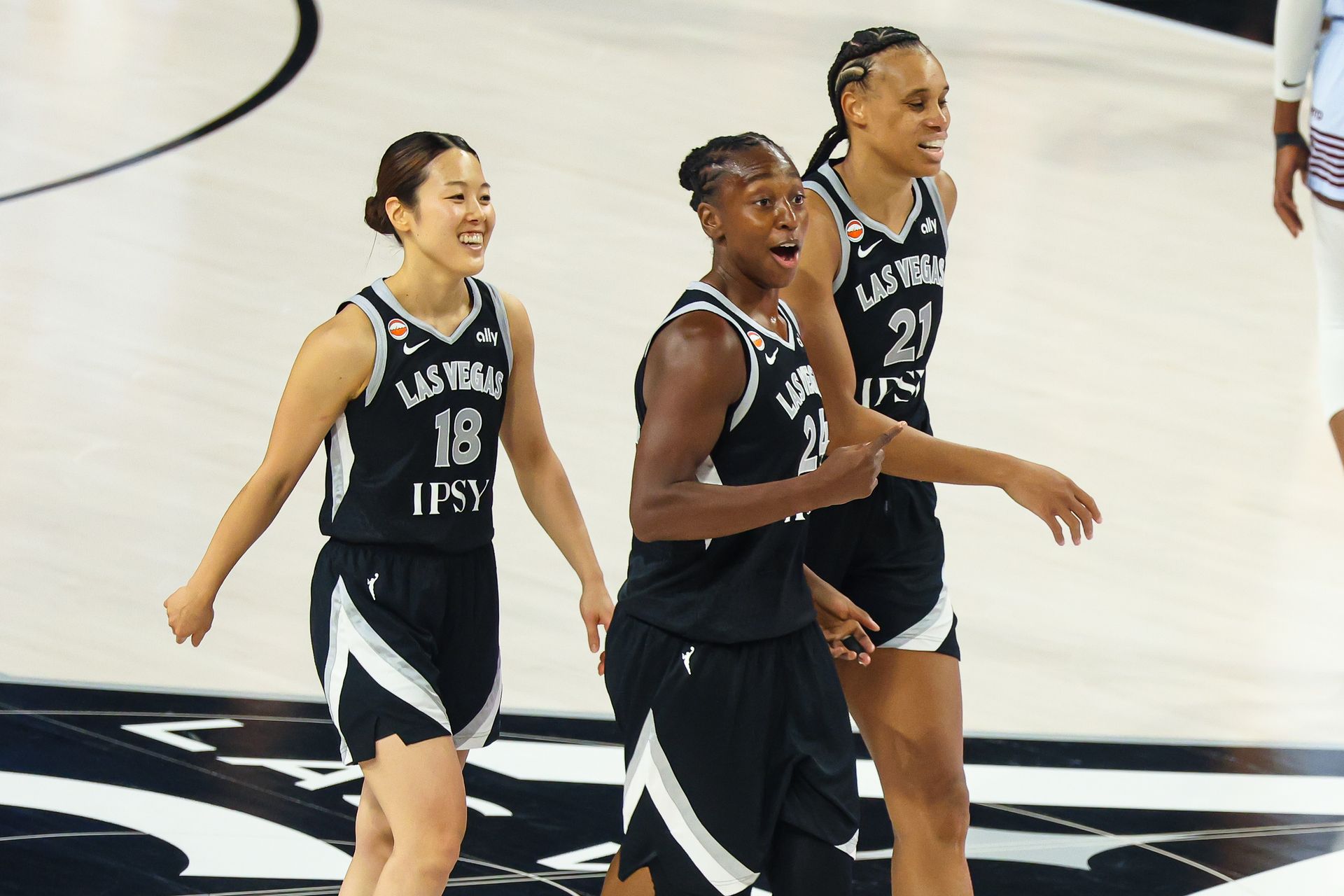 Jewell Loyd reacts to a buzzer-beating three-pointer against Toronto Tempo.