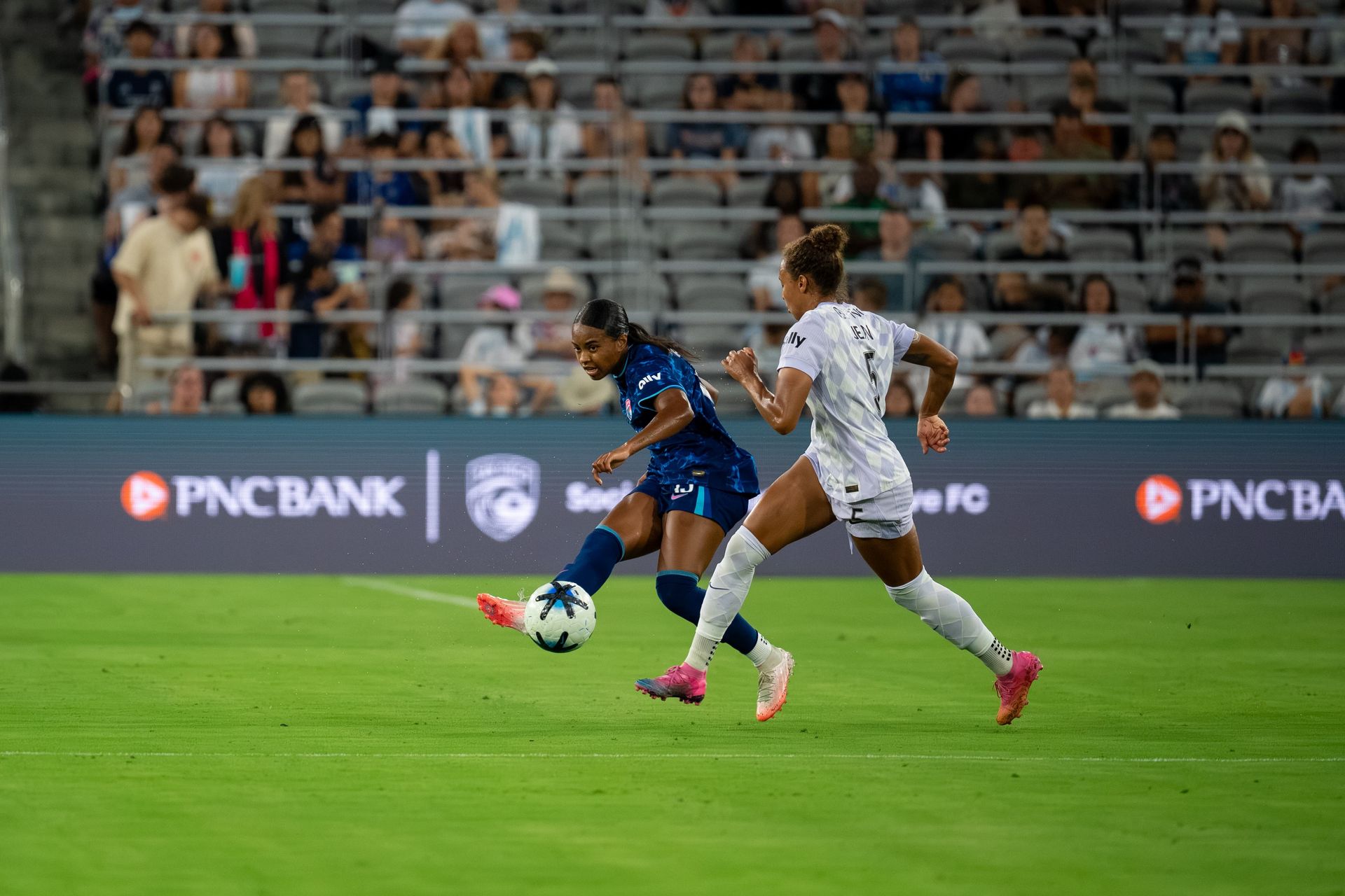 Trinity Byars passes the ball in NWSL clash against Racing Louisville