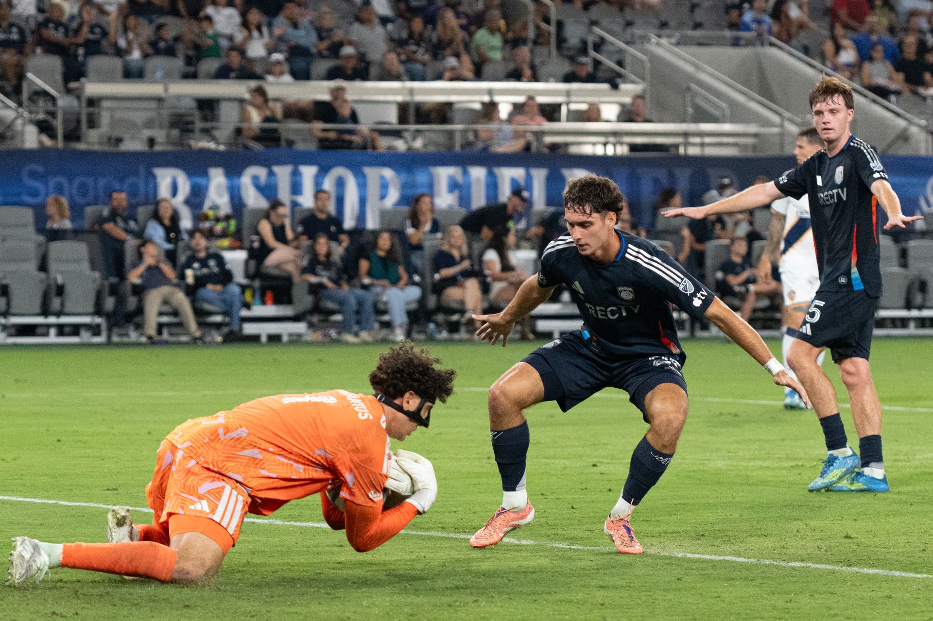 CJ dos Santos makes a crucial save for San Diego FC