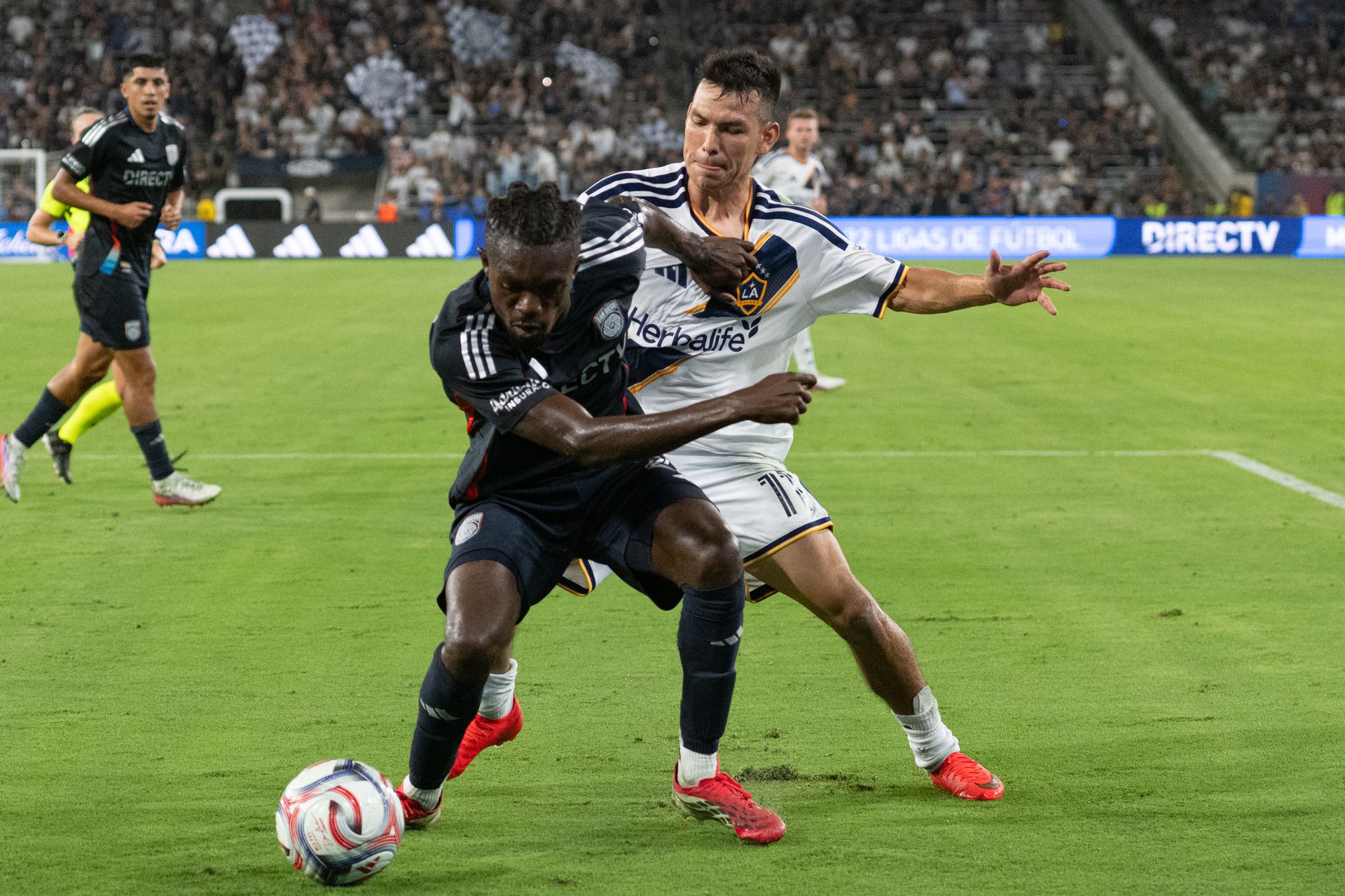 Hirving Lozano hustles for the ball against San Diego FC