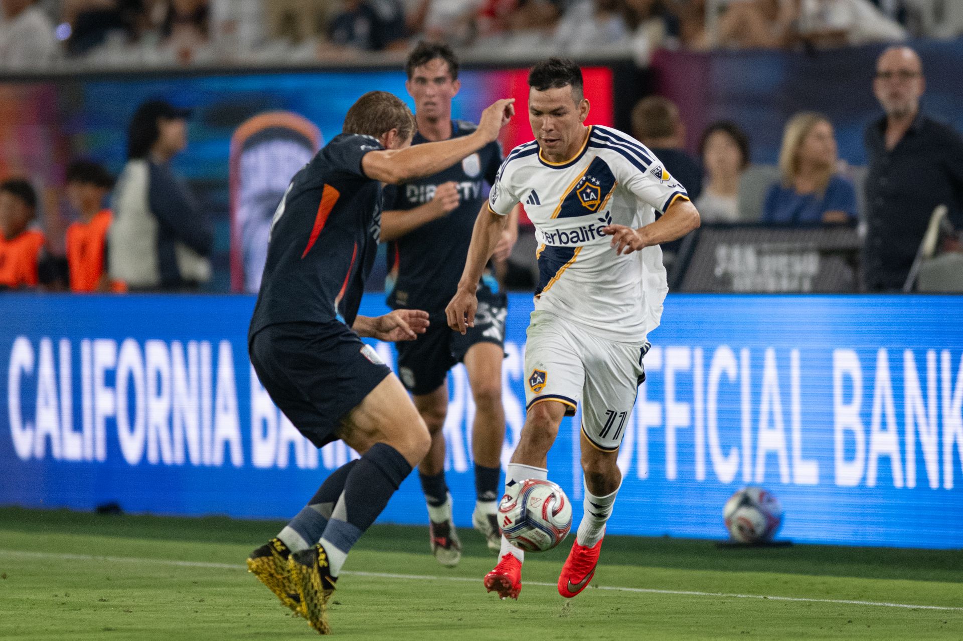 Hirving Lozano runs with the ball for LA Galaxy