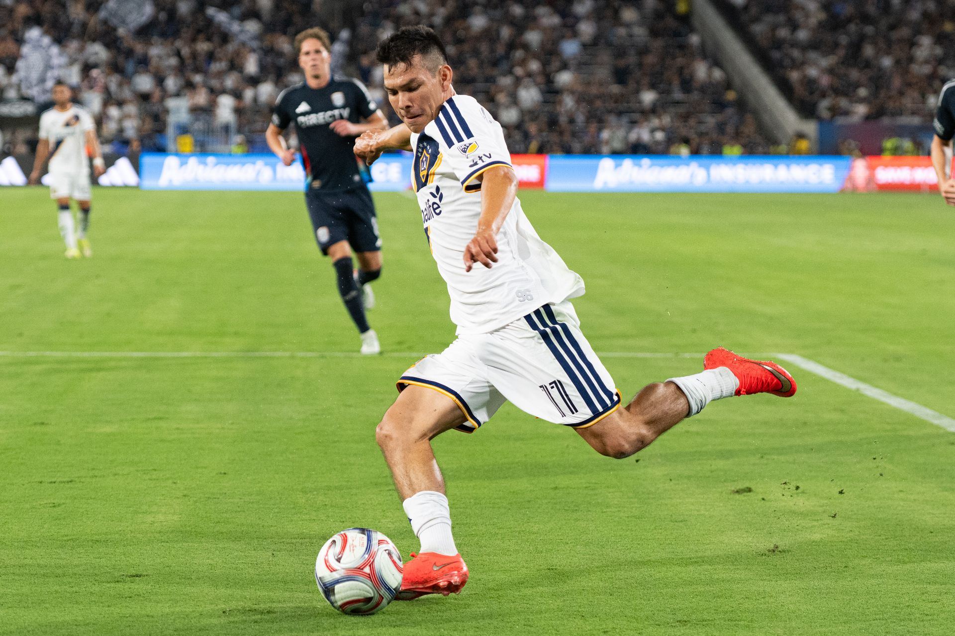 Hirving Lozano prepares a cross in the MLS game