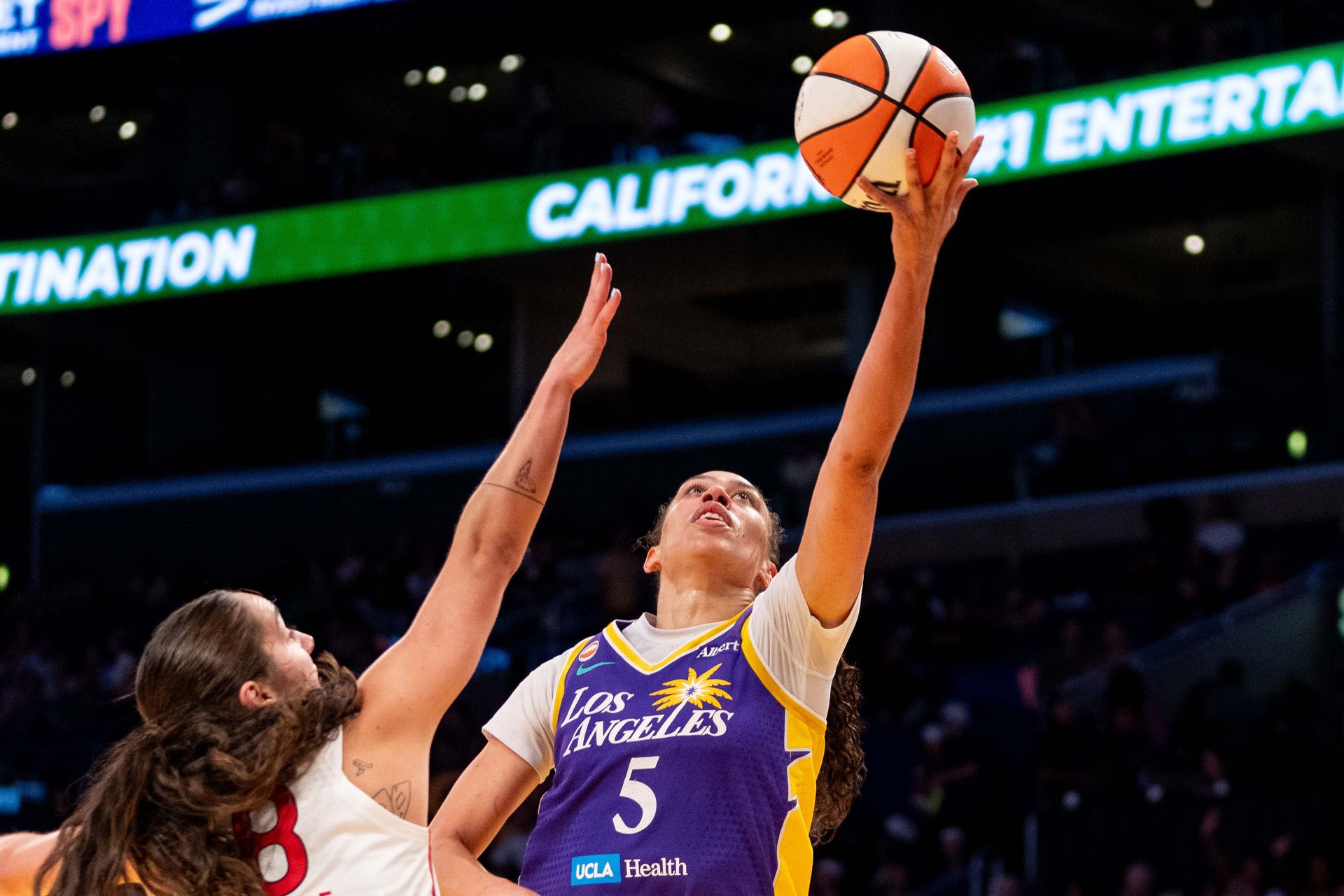 Dearica Hamby's Aggressive Basket Attack