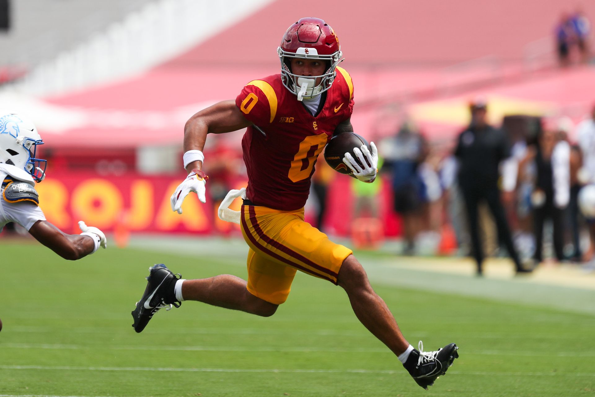 Zacharyus Williams (0) sprints with the ball for USC