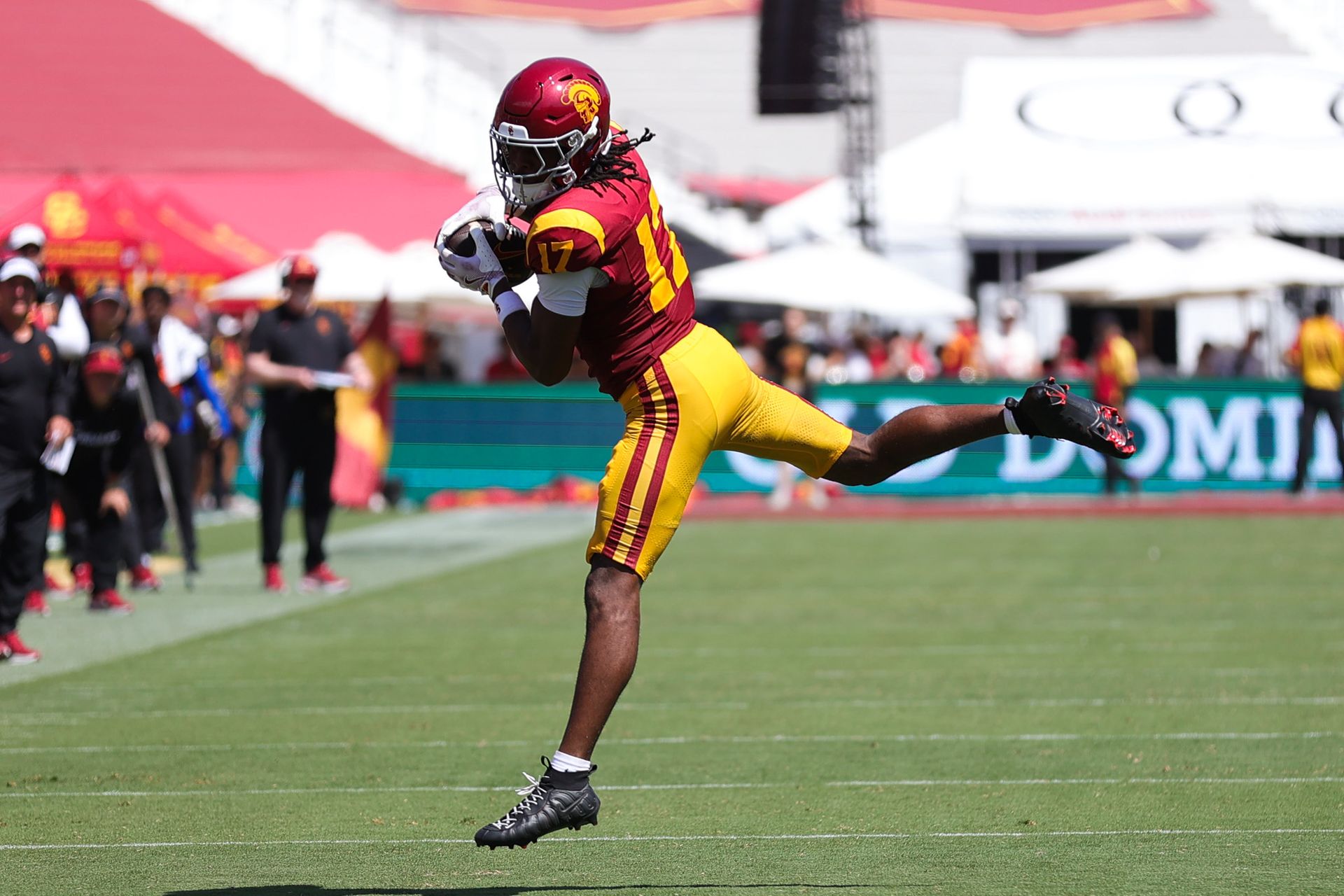 Kayden Dixon-Wyatt (17) catches a pass for USC