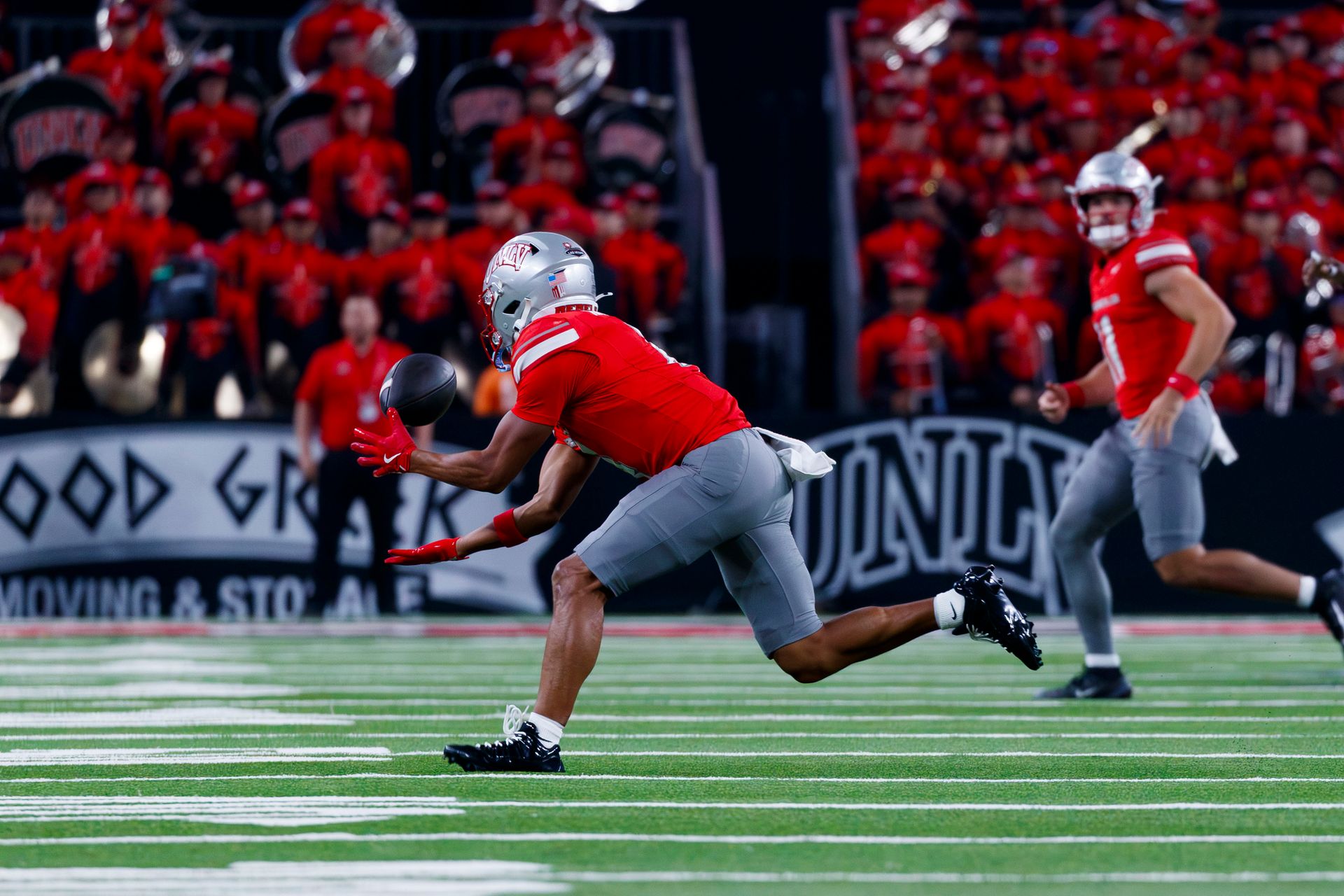 DeAngelo Irvin Jr. catches a pass from QB Jackson Arnold