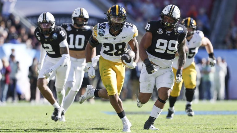 24. Kamari Moulton - Iowa Hawkeyes