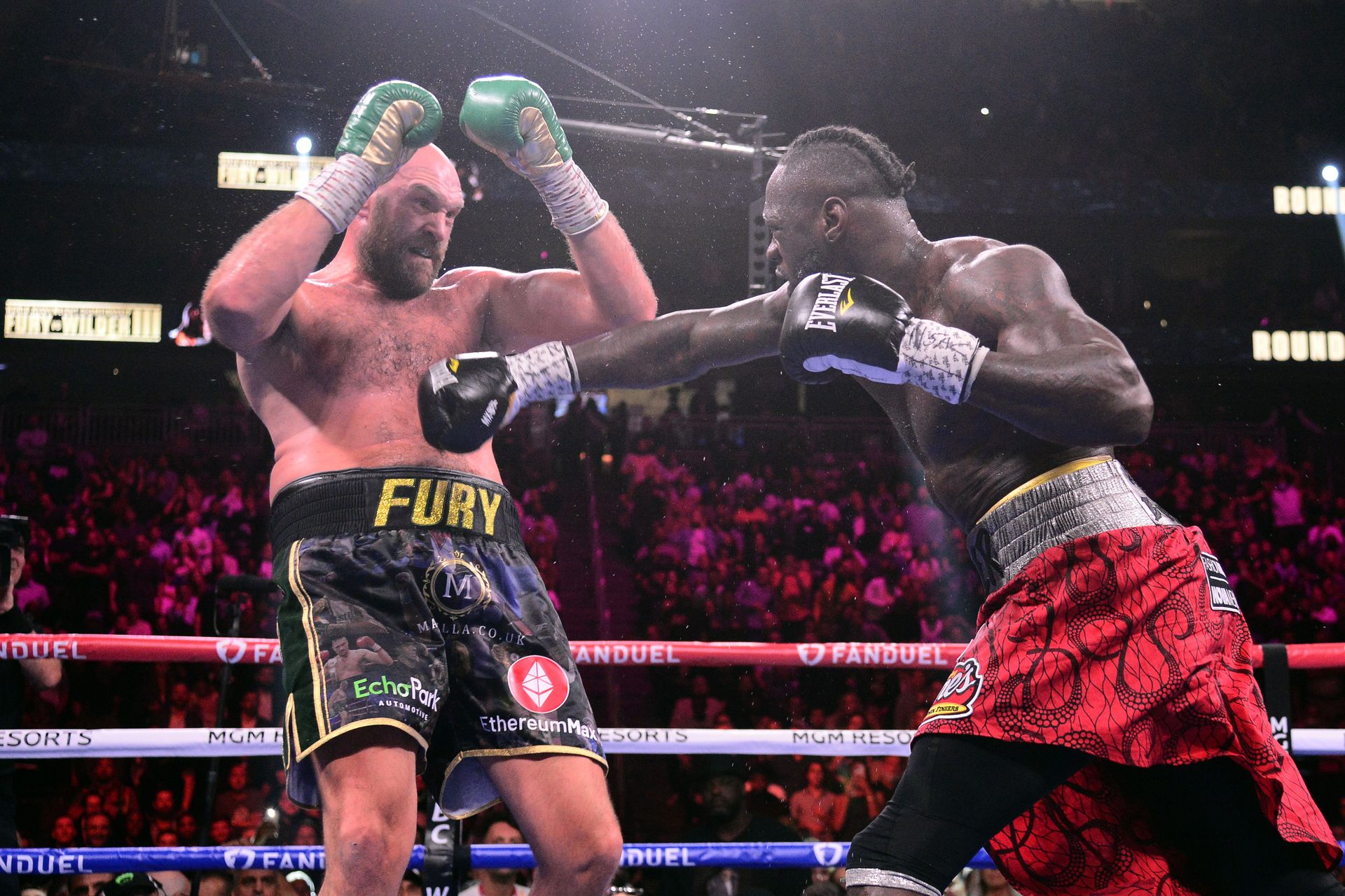 Deontay Wilder vs. Tyson Fury in their WBC/Lineal heavyweight match, Las Vegas