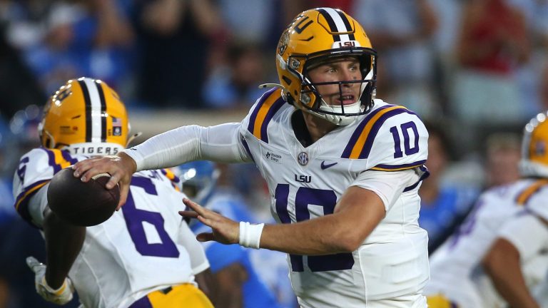 8. LSU Tigers (2-1)
