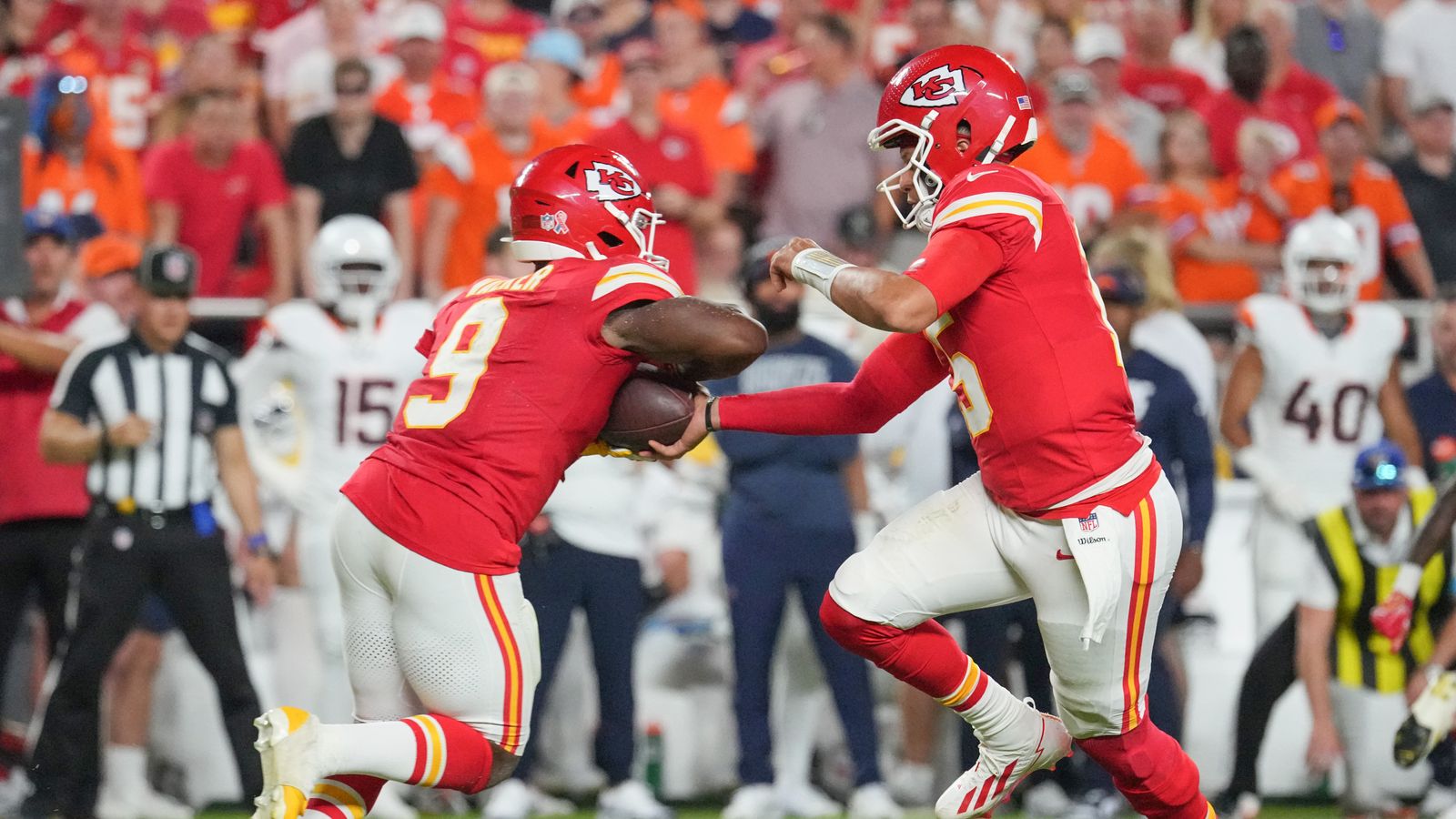 Patrick Mahomes hands off to Kenneth Walker III against the Broncos.