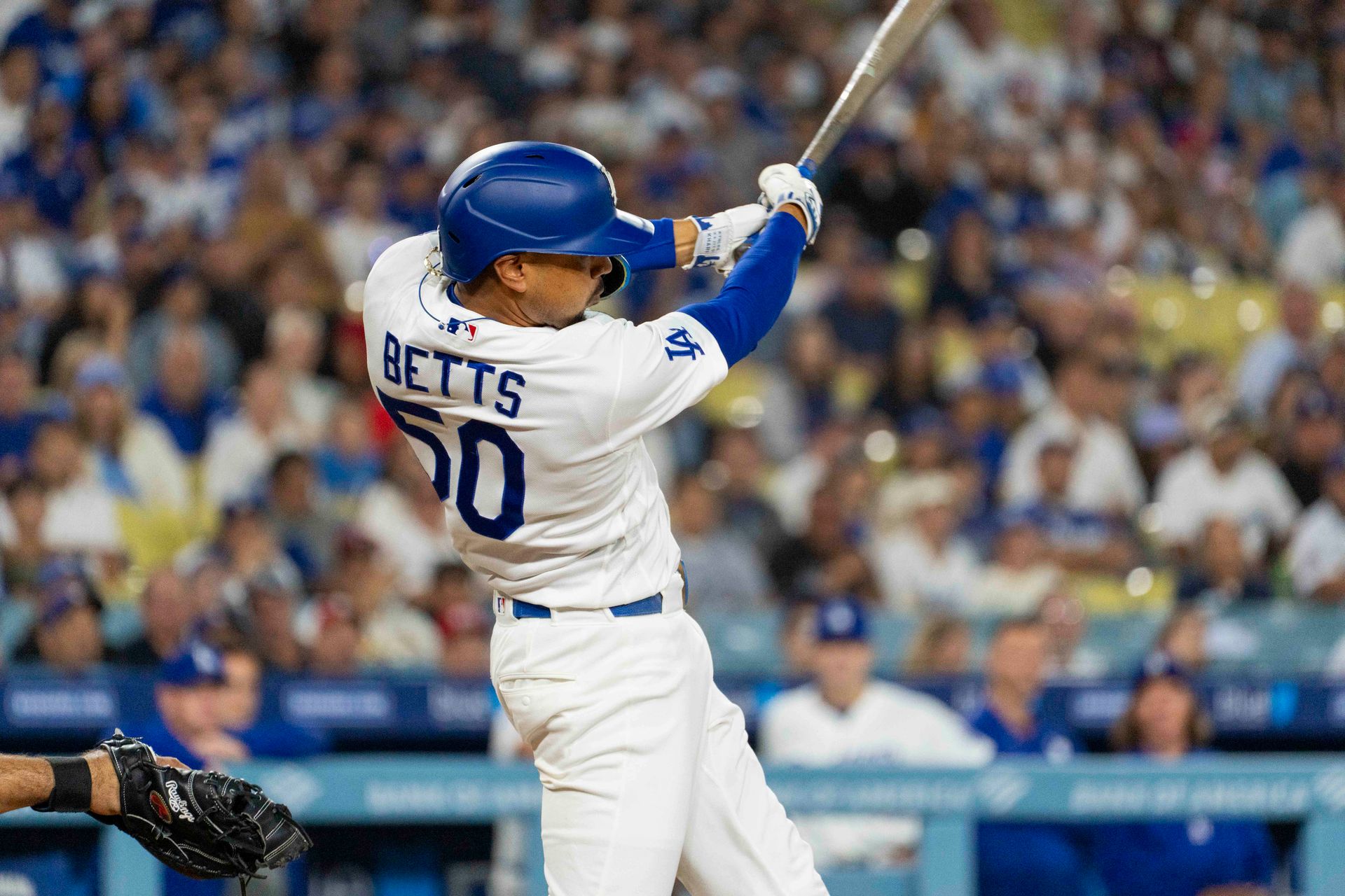 Mookie Betts hits a double and scores three for the Dodgers