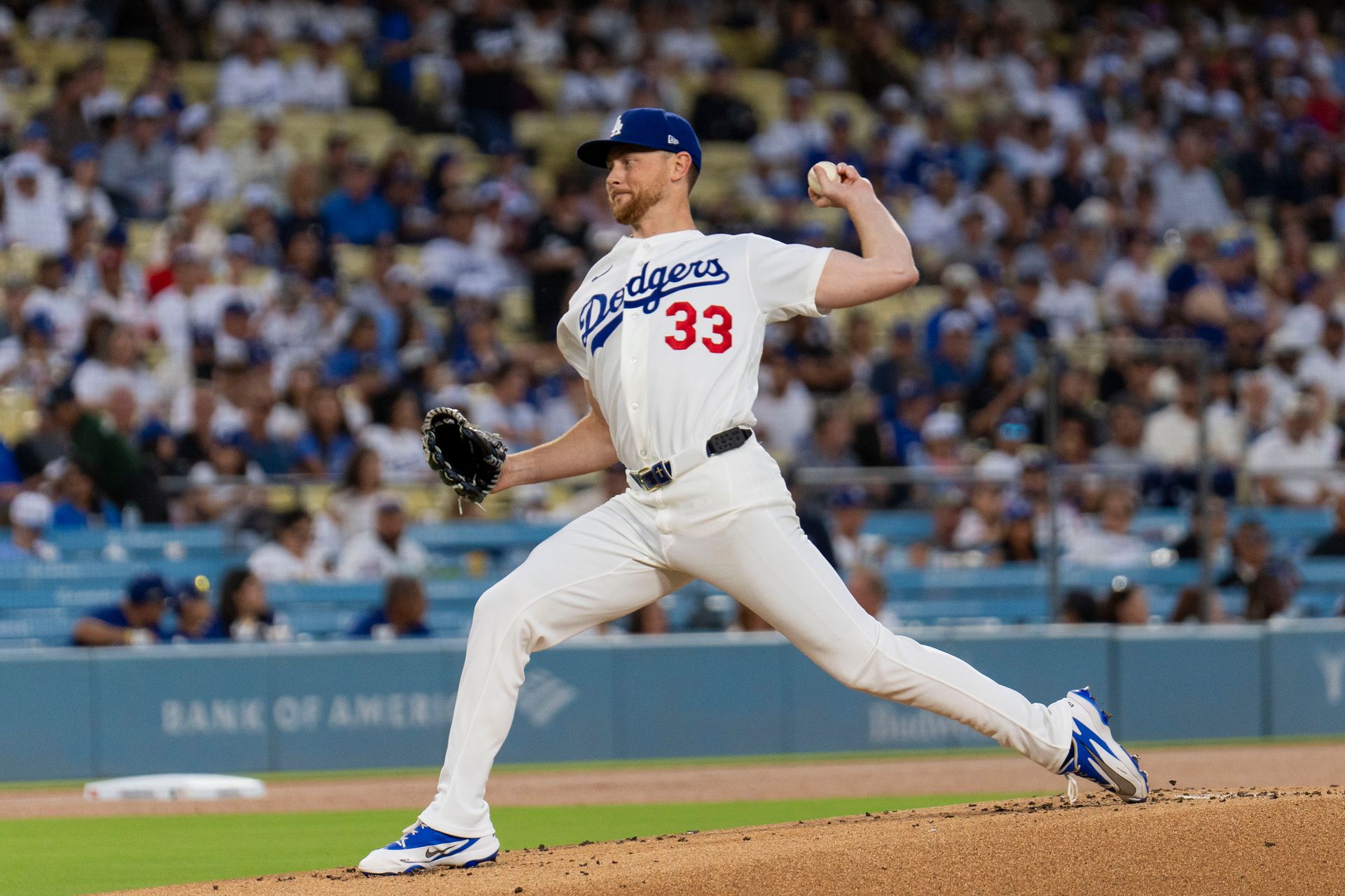 Eric Lauer pitching for the Dodgers against the Cardinals
