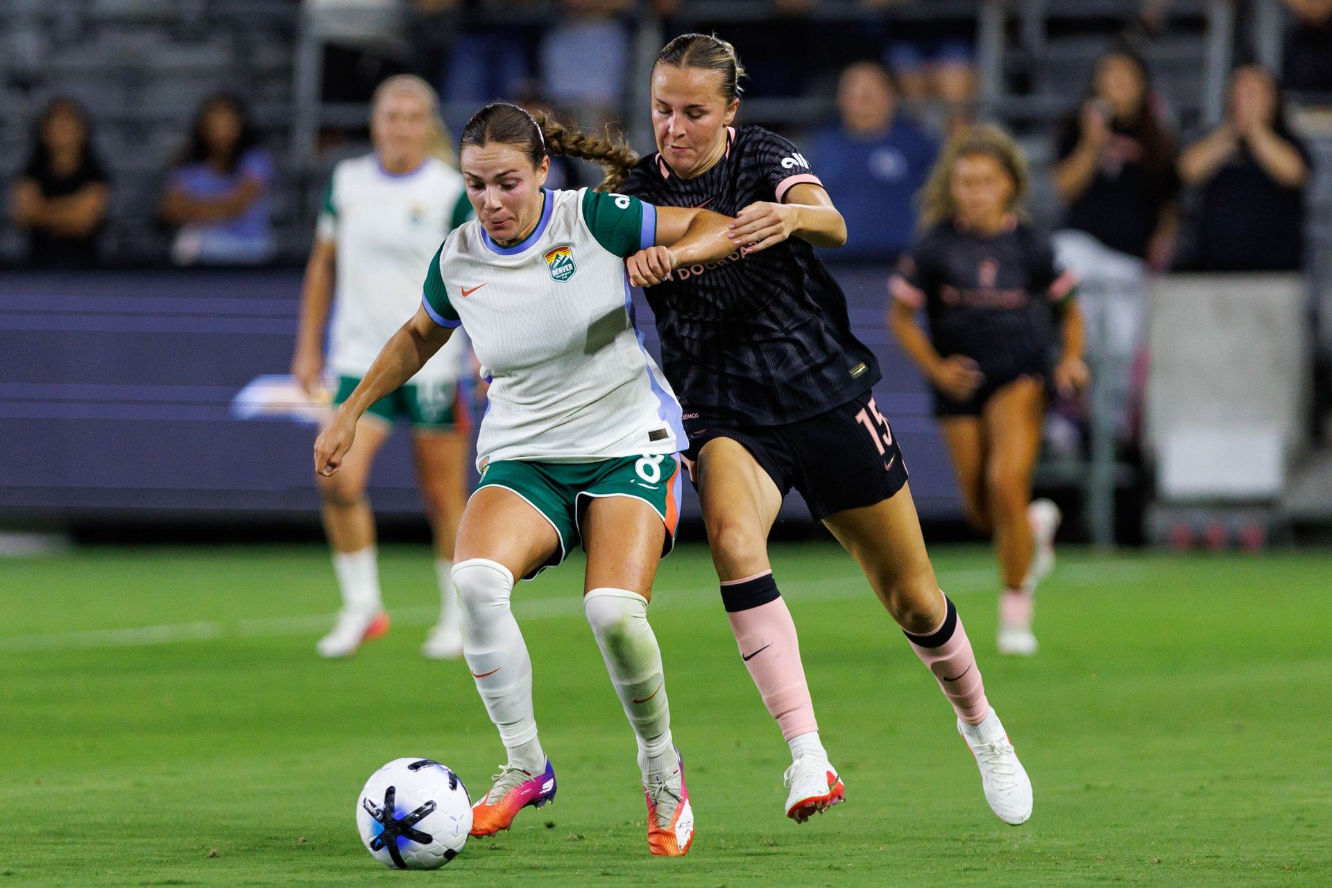 Evelyn Shores of Angel City FC competes for the ball in NWSL match