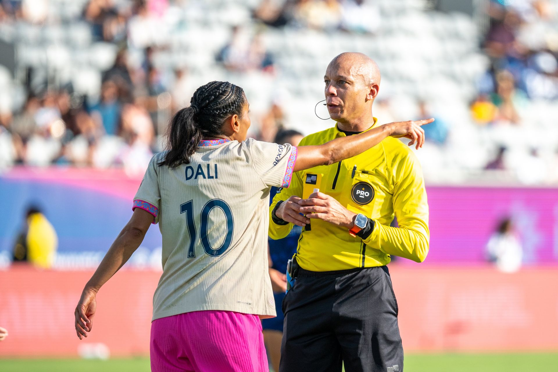 Kenza Dali disputes a call with the referee