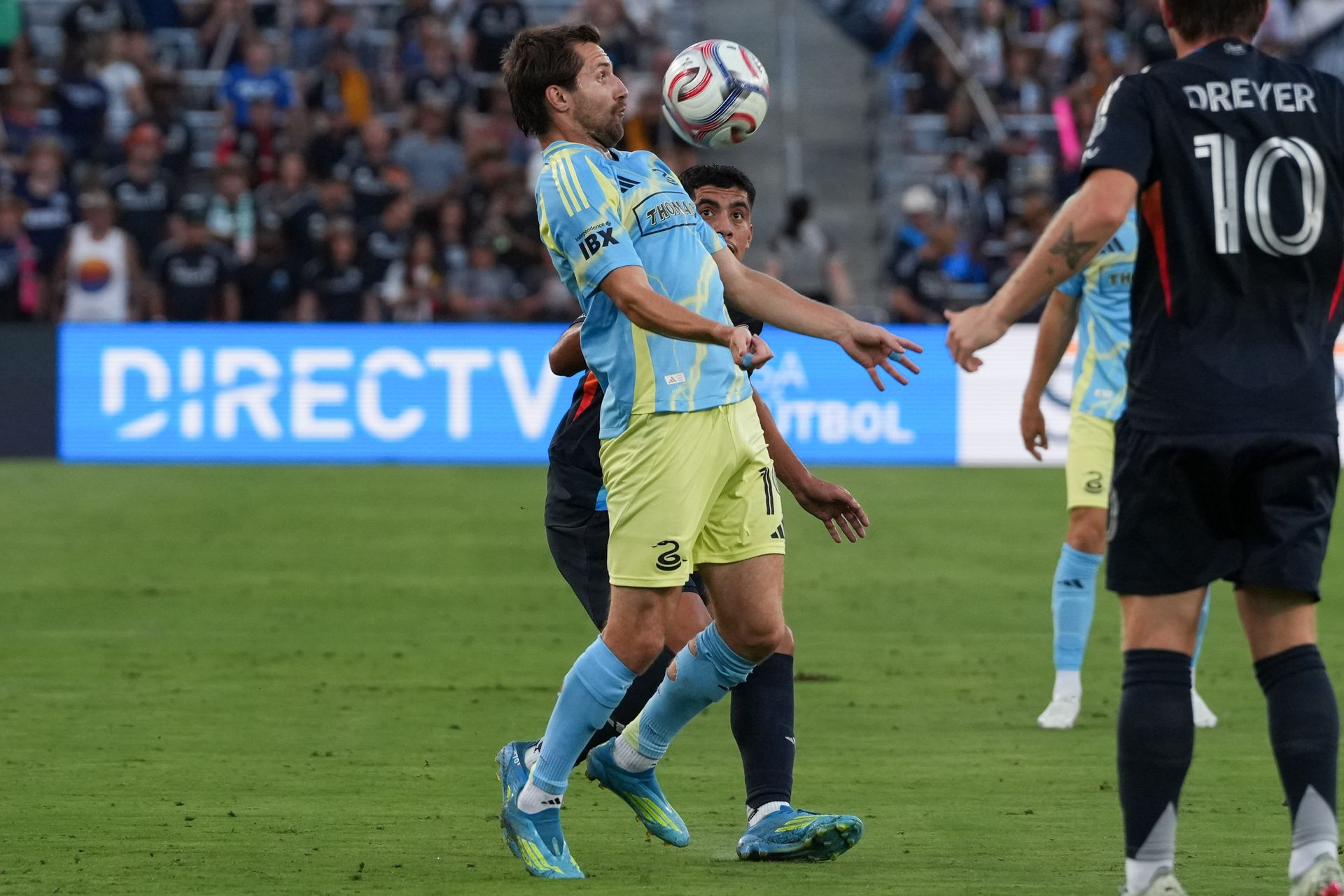 Indiana Vassilev controls the ball against San Diego FC