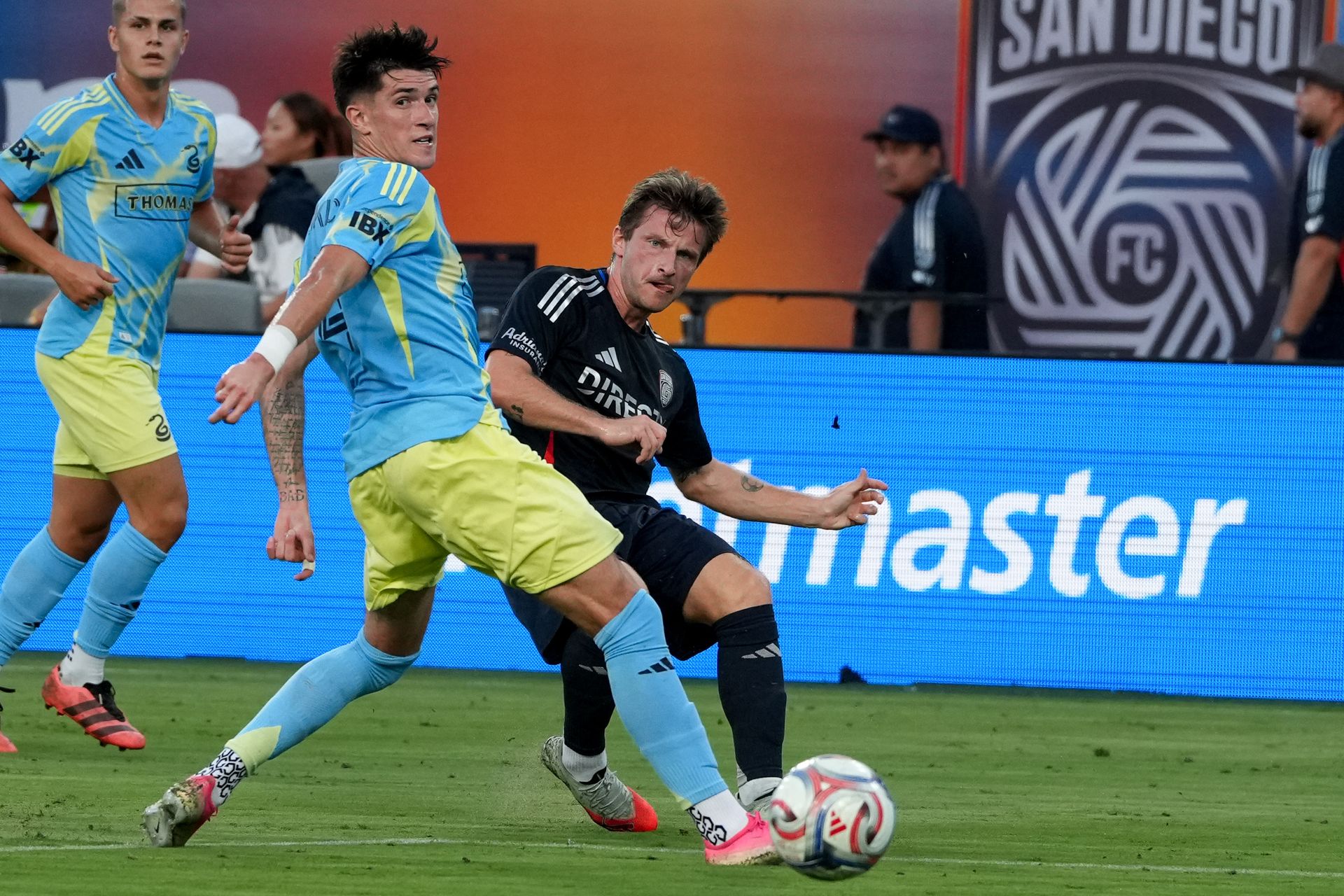 Anders Dreyer passes the ball in a match against Philadelphia Union