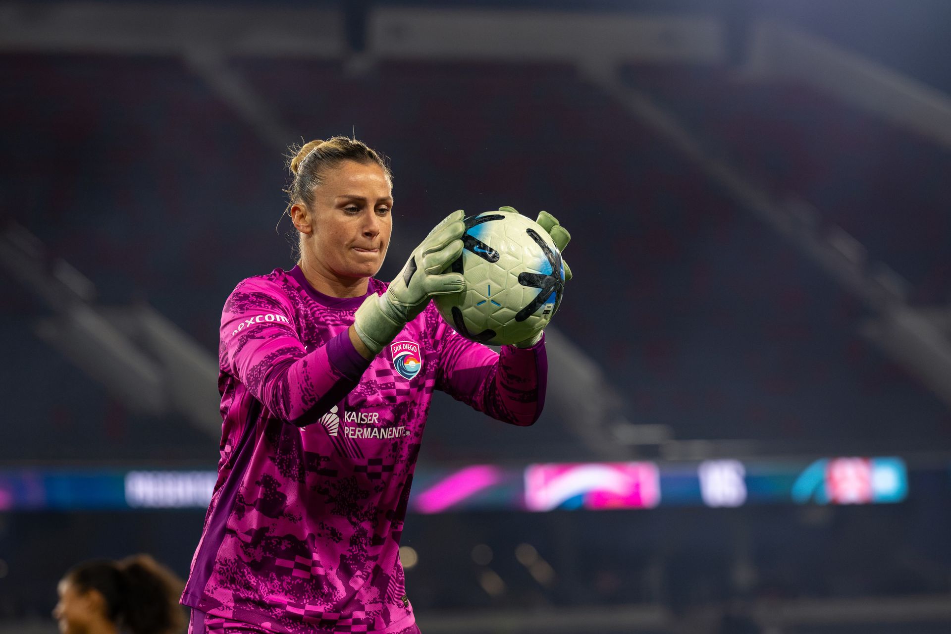 Goalkeeper Sandra Paños catches the ball in warmups against KC Current.