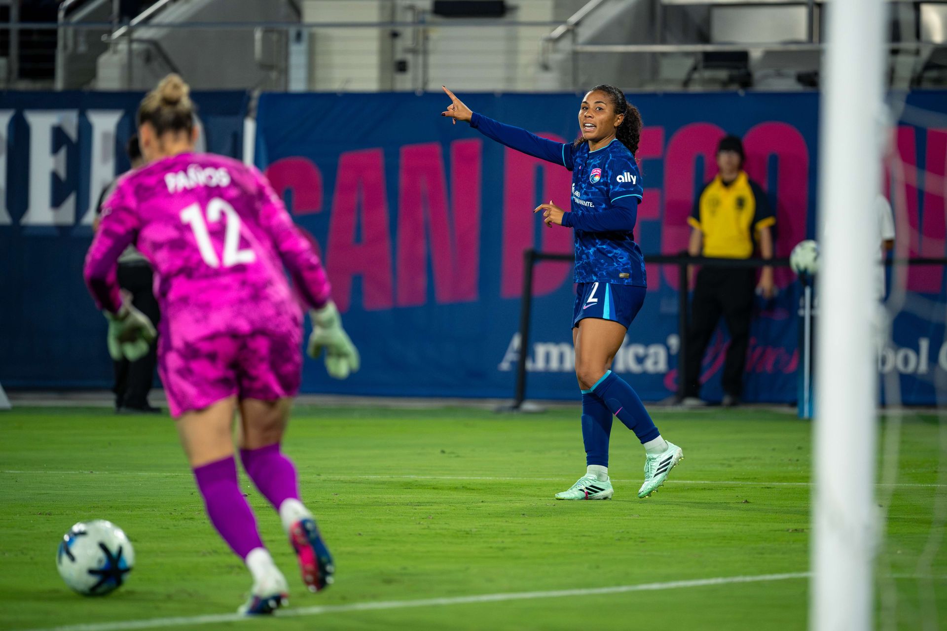 Kennedy Wesley instructs goalkeeper to clear the ball in NWSL game.