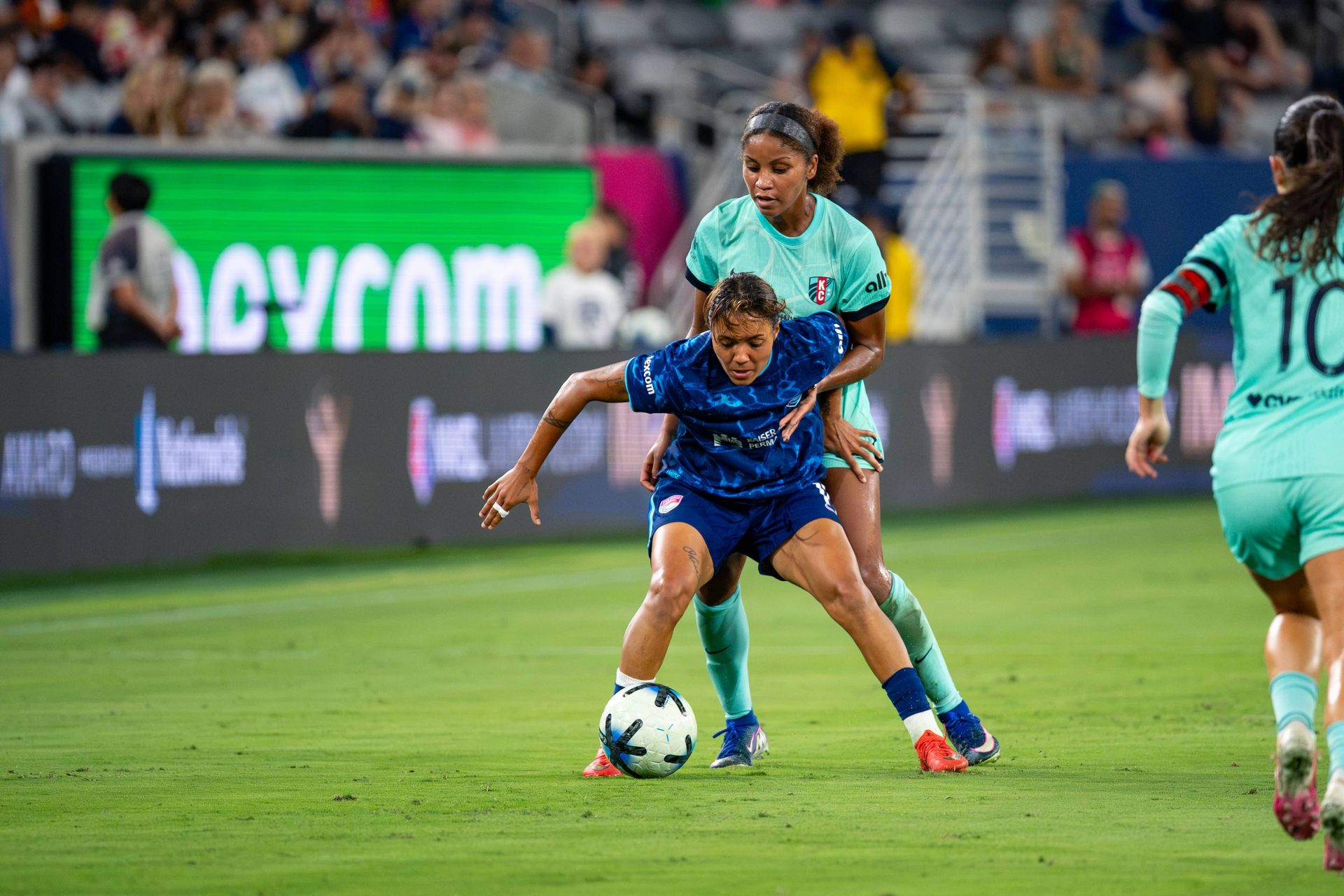 Gia Corley shields the ball from KC Current defenders.