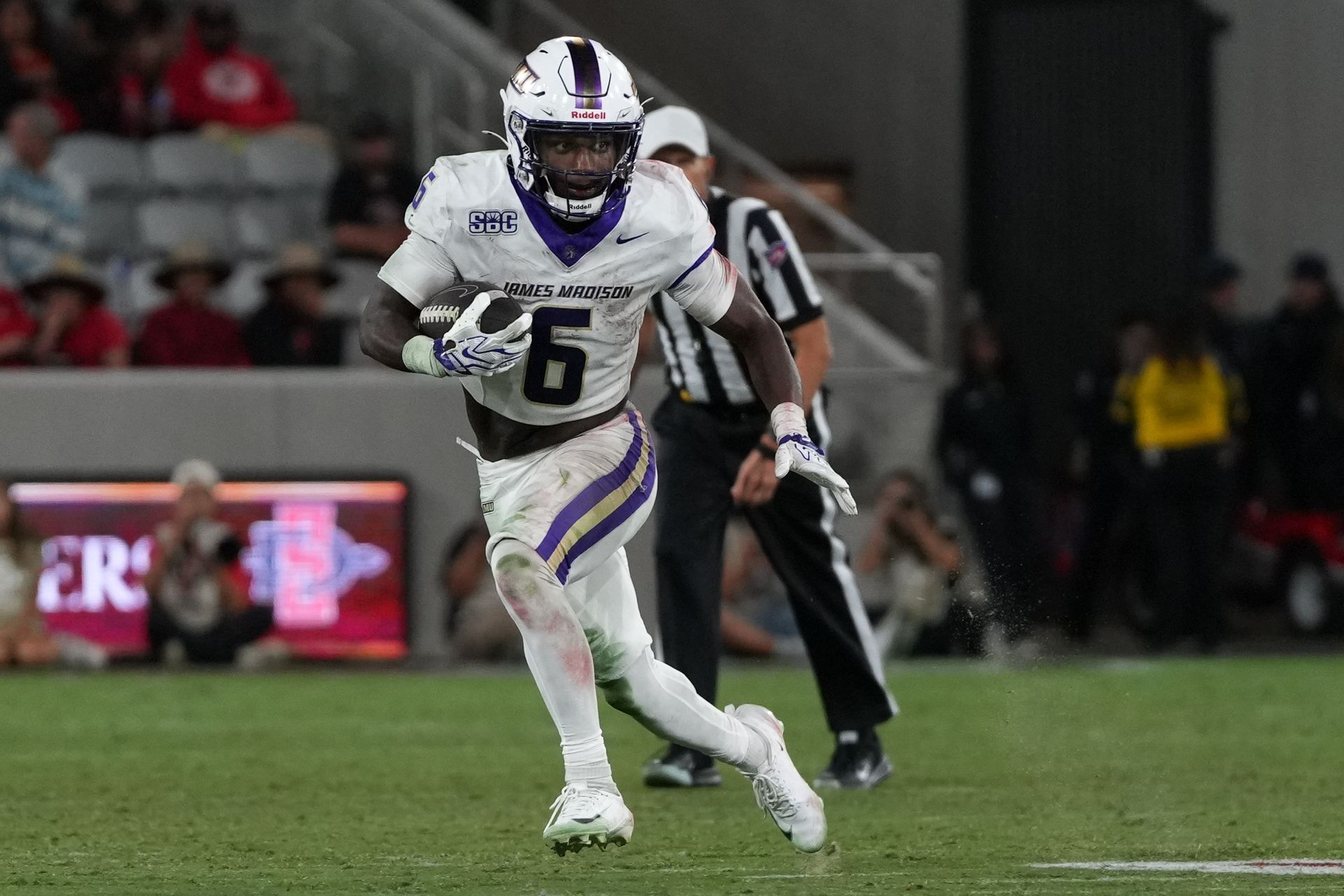 JMU's George Pettaway runs during the game against SDSU