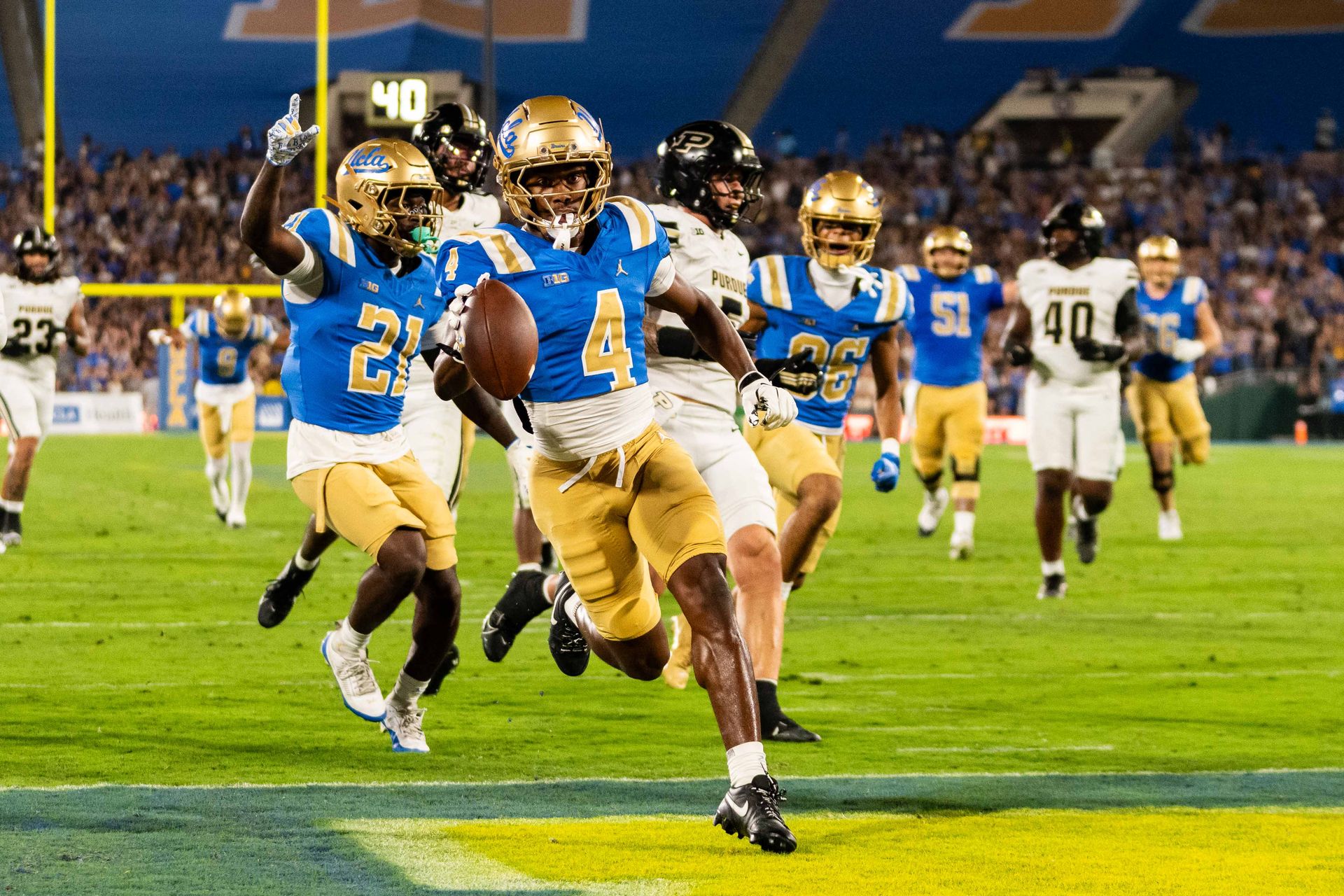 Semaj Morgan scores for UCLA against Purdue, NCAA Football 2026