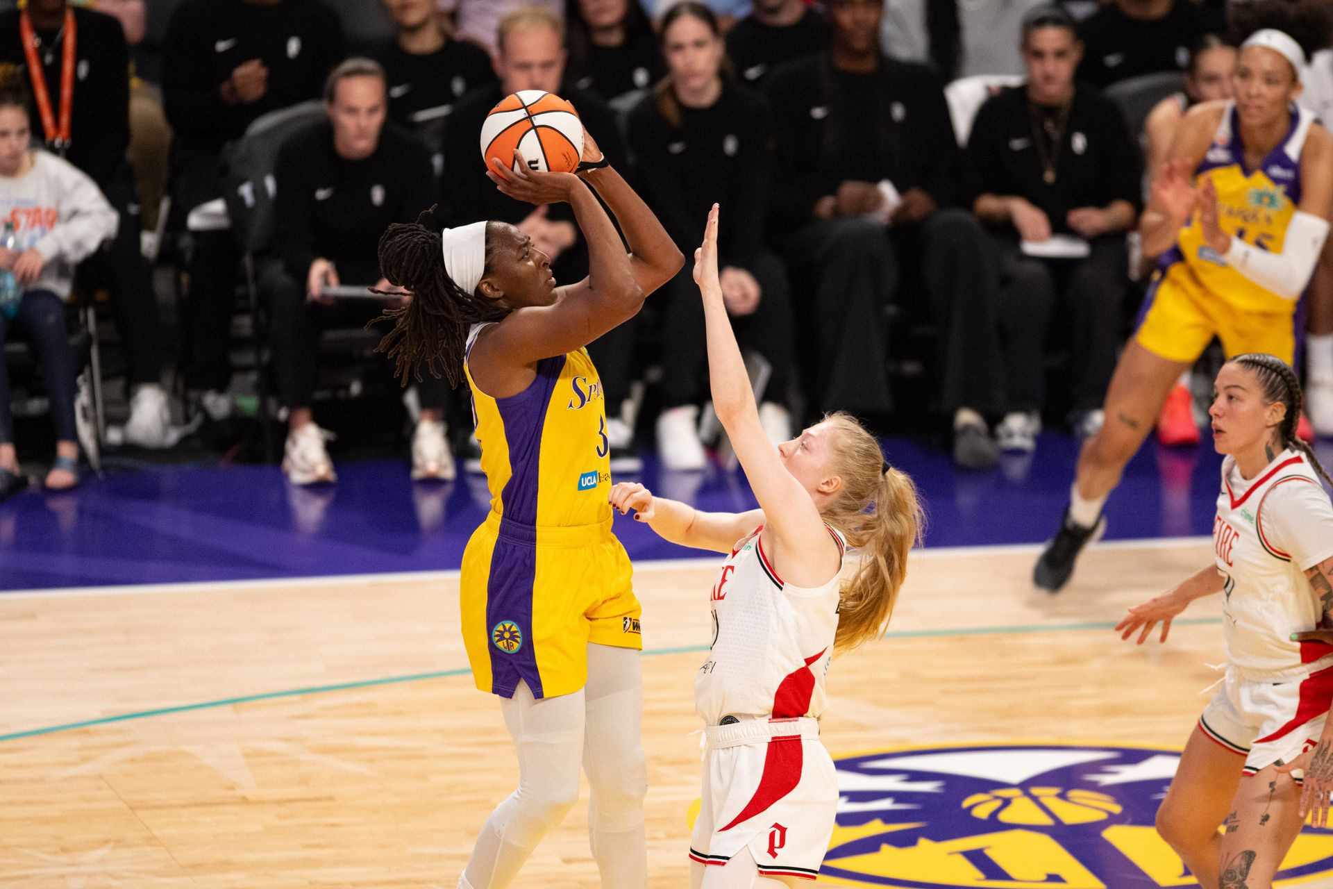 Nneka Ogwumike takes a jump shot in WNBA game.