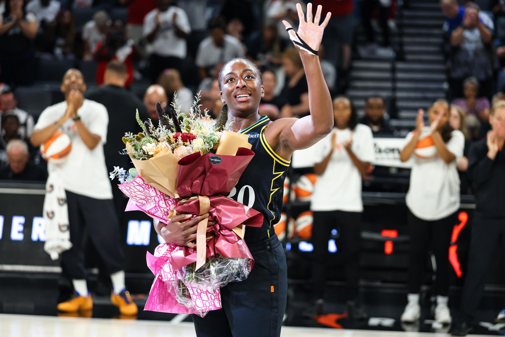Nneka Ogwumike honored before her retirement game