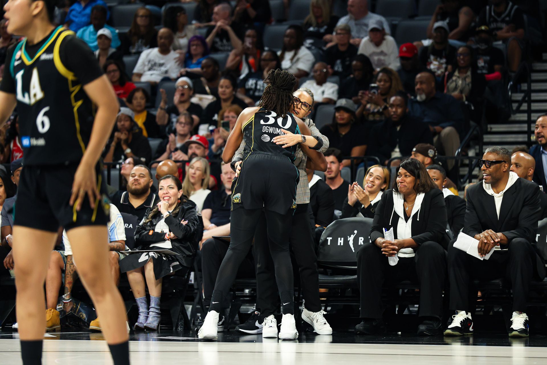 Nneka Ogwumike's emotional farewell with Becky Hammon