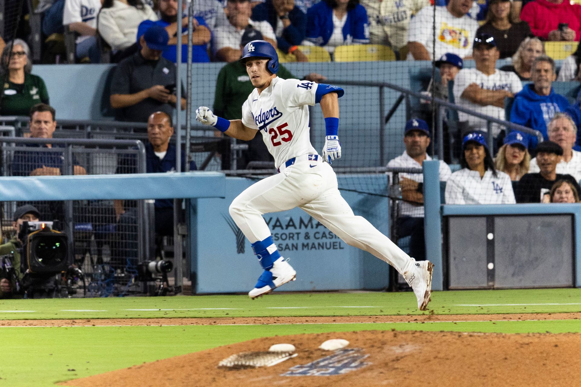 Tommy Edman (25) hits a home run against the Padres.