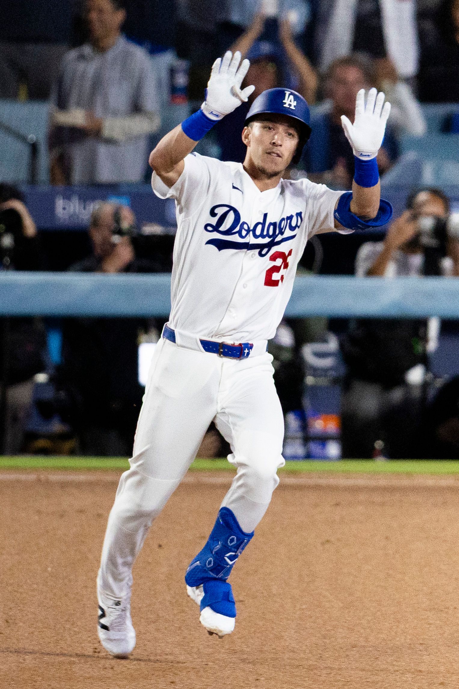 Tommy Edman celebrates a home run in Dodgers' big win.